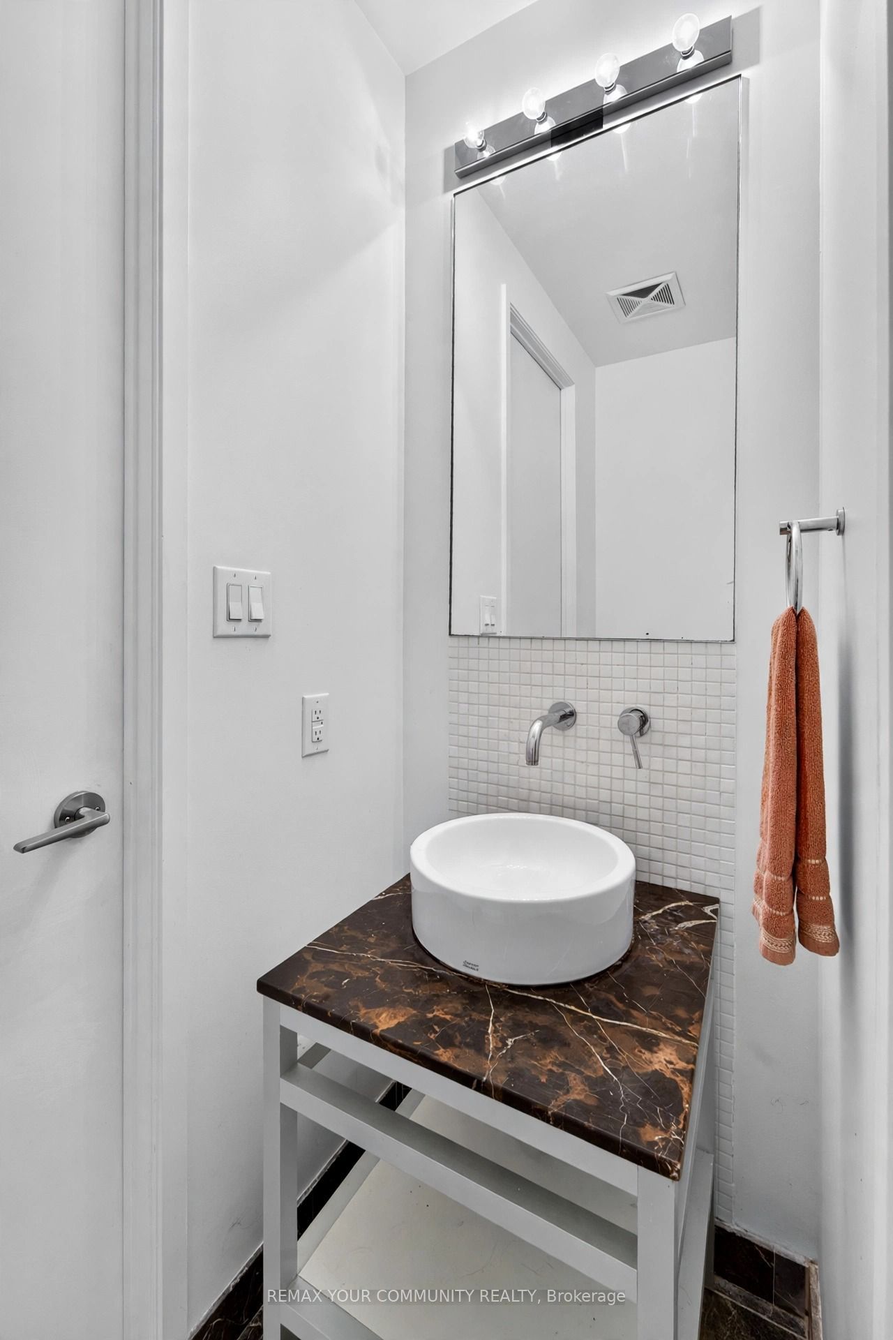 380 Macpherson Avenue 210 Property Photo 16