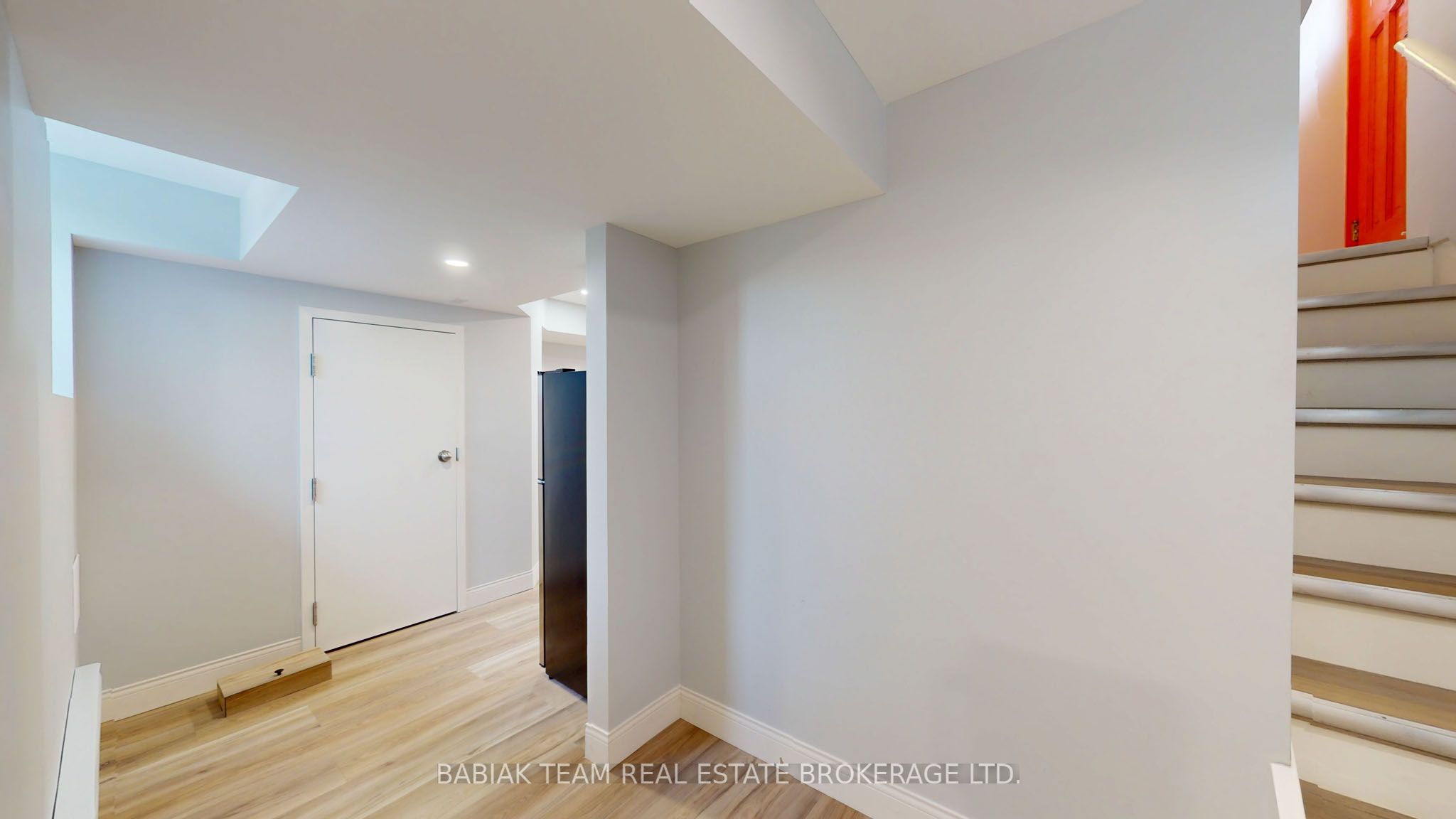 545 Northcliffe Boulevard Lower Property Photo 5