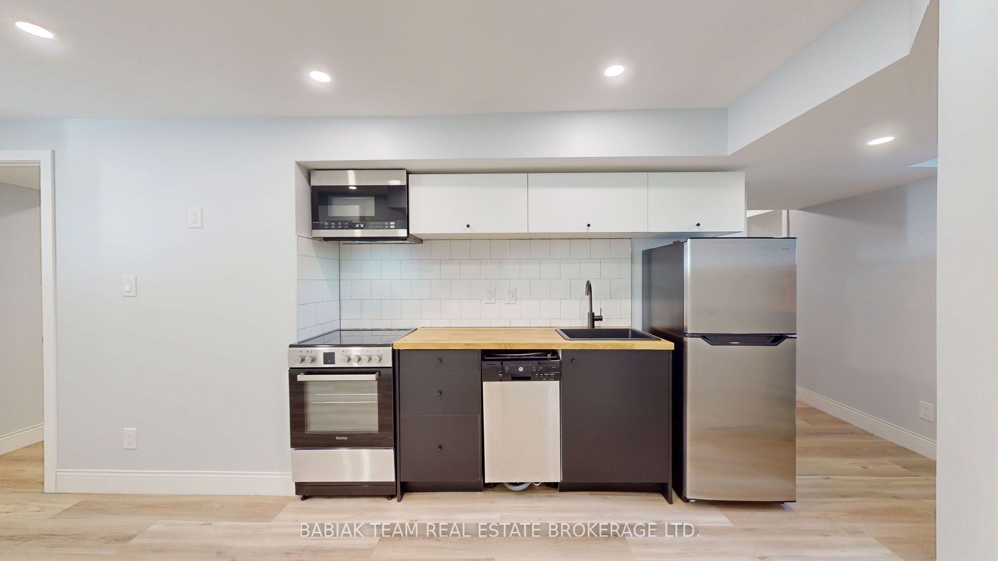 545 Northcliffe Boulevard Lower Property Photo 11