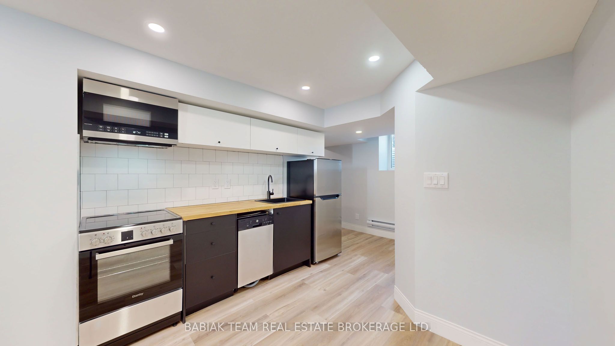 545 Northcliffe Boulevard Lower Property Photo 12