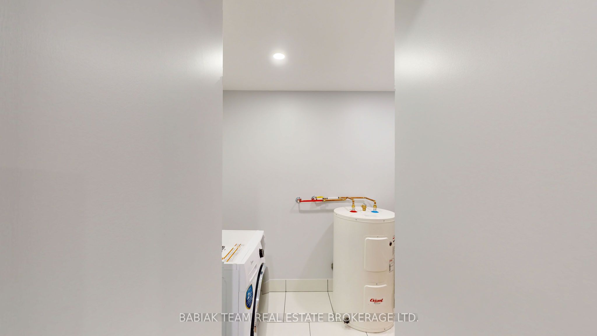 545 Northcliffe Boulevard Lower Property Photo 26