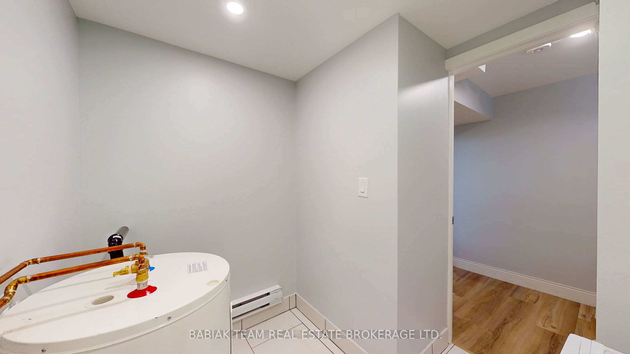 545 Northcliffe Boulevard Lower Property Photo 29