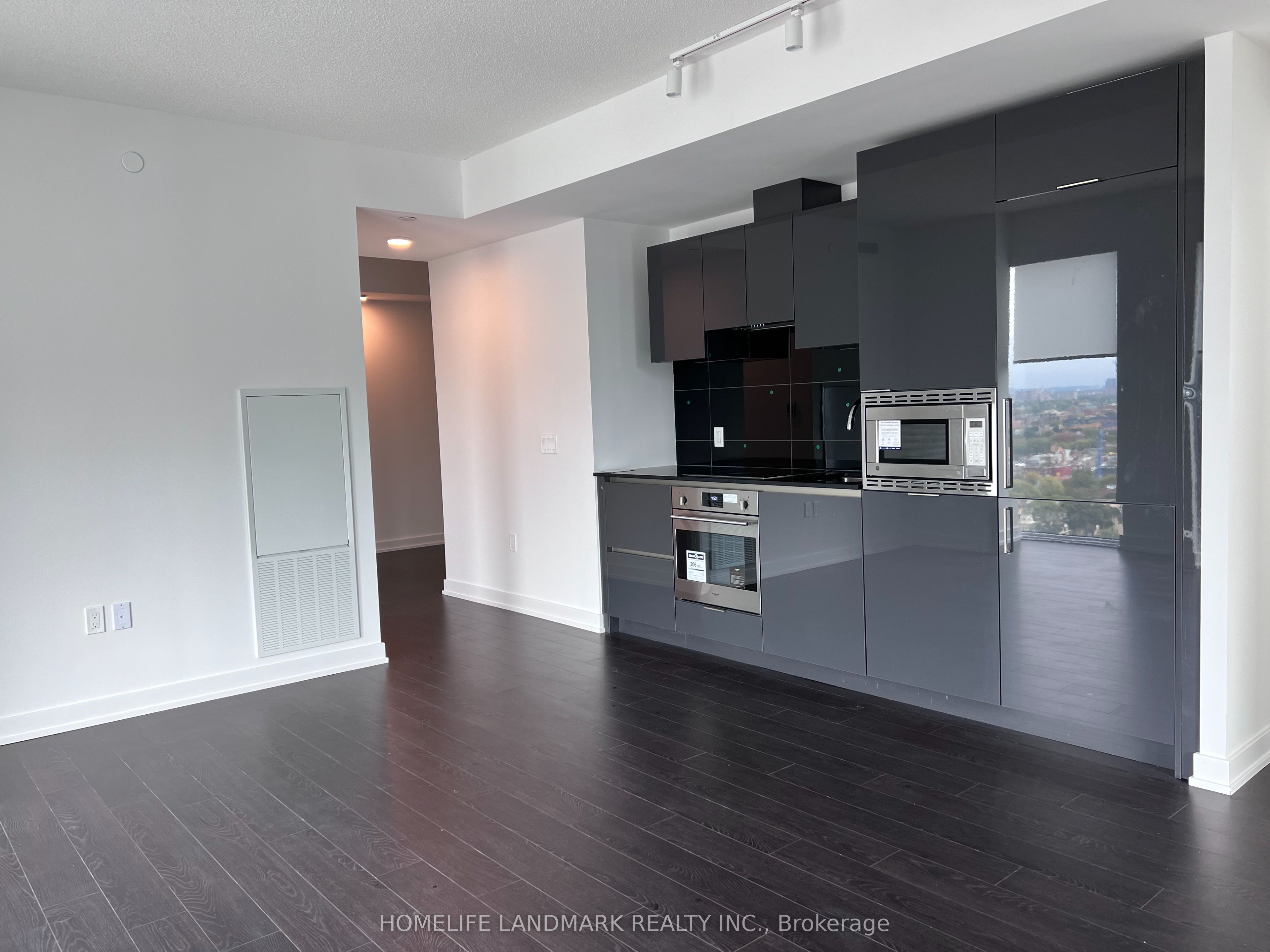 238 Simcoe Street 2408 Property Photo 4