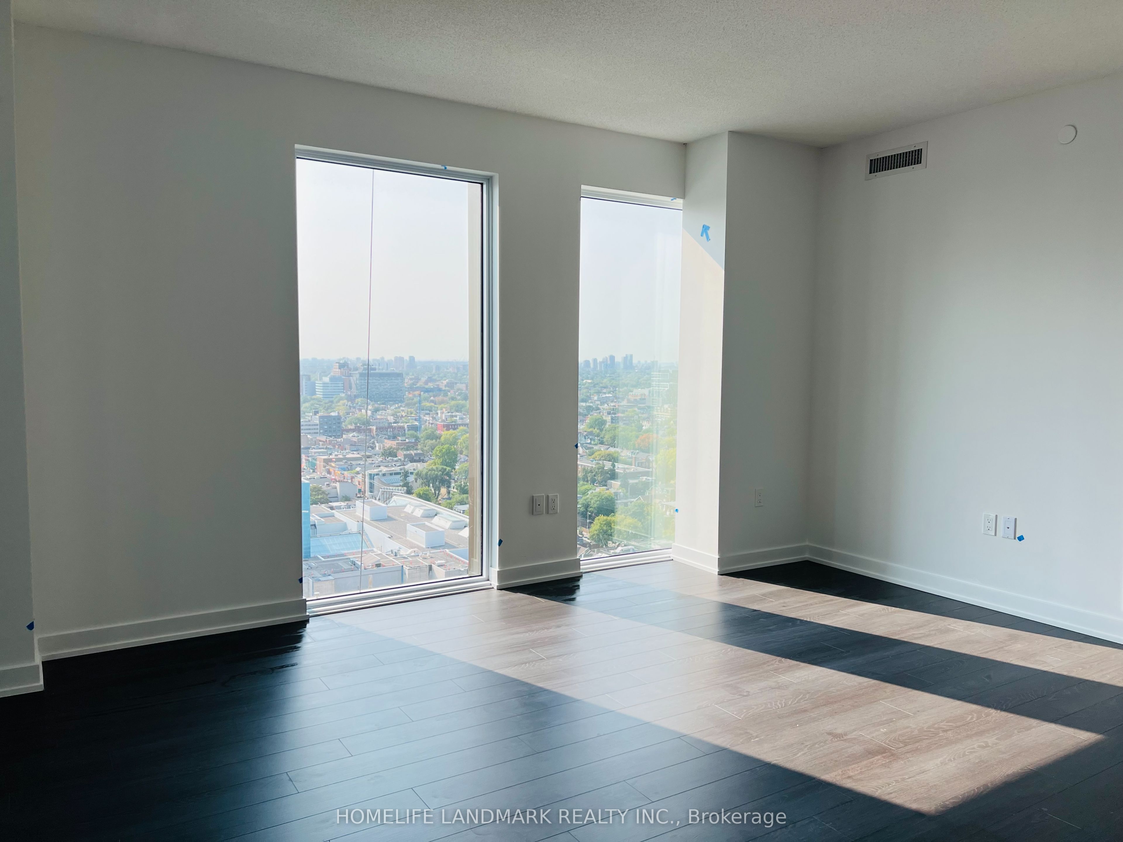 238 Simcoe Street 2408 Property Photo 6