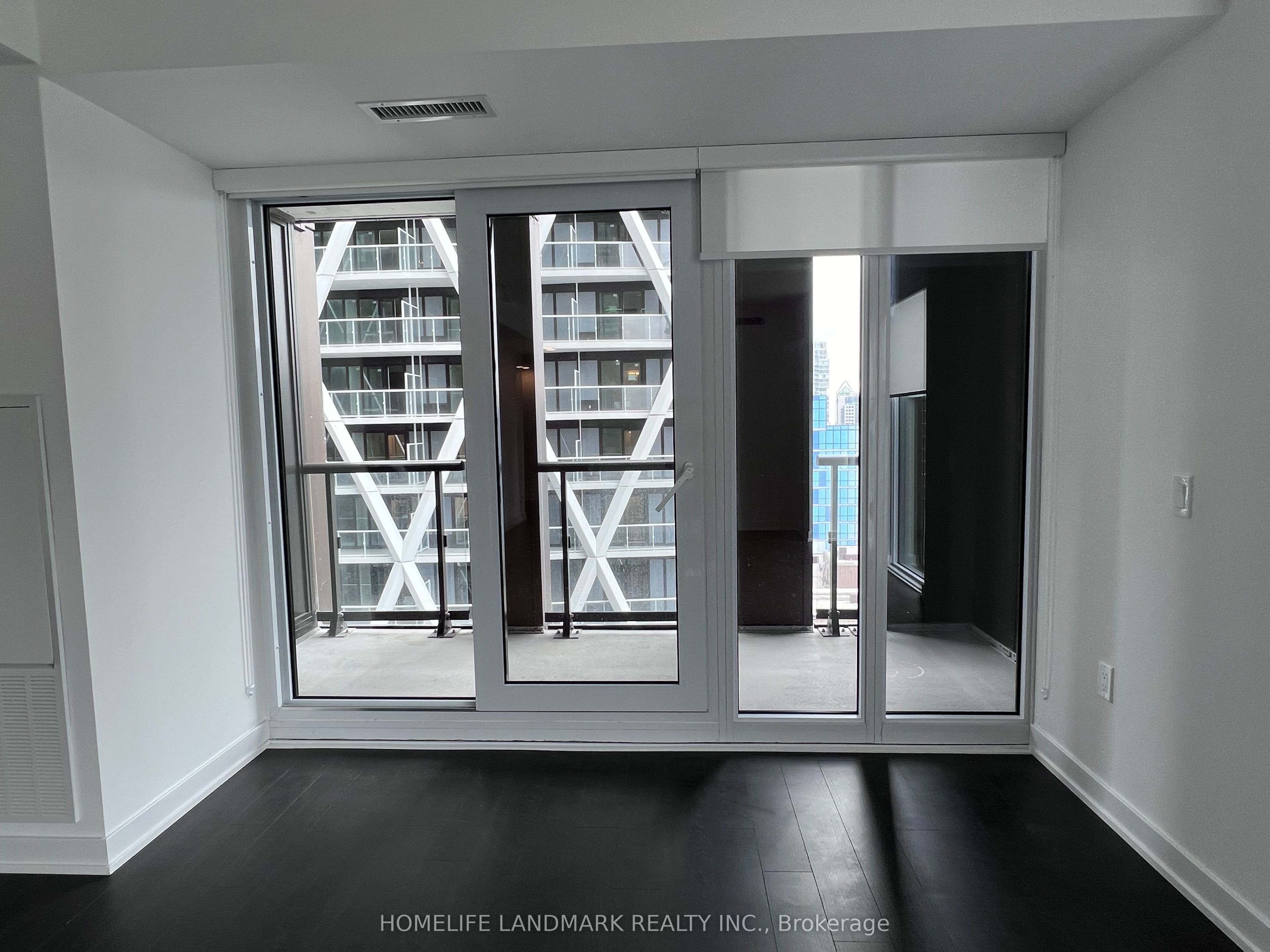 238 Simcoe Street 2408 Property Photo 8