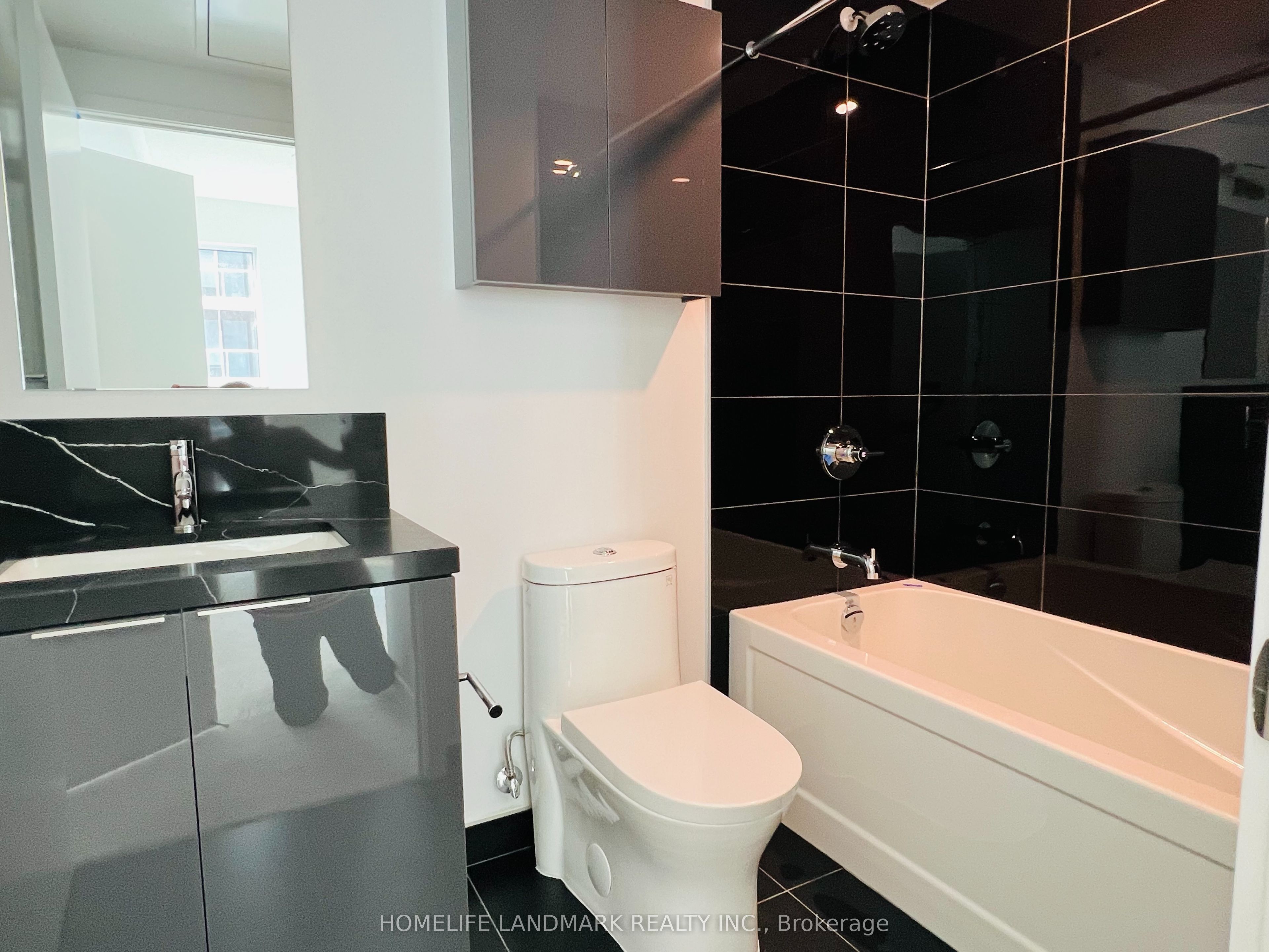 238 Simcoe Street 2408 Property Photo 14