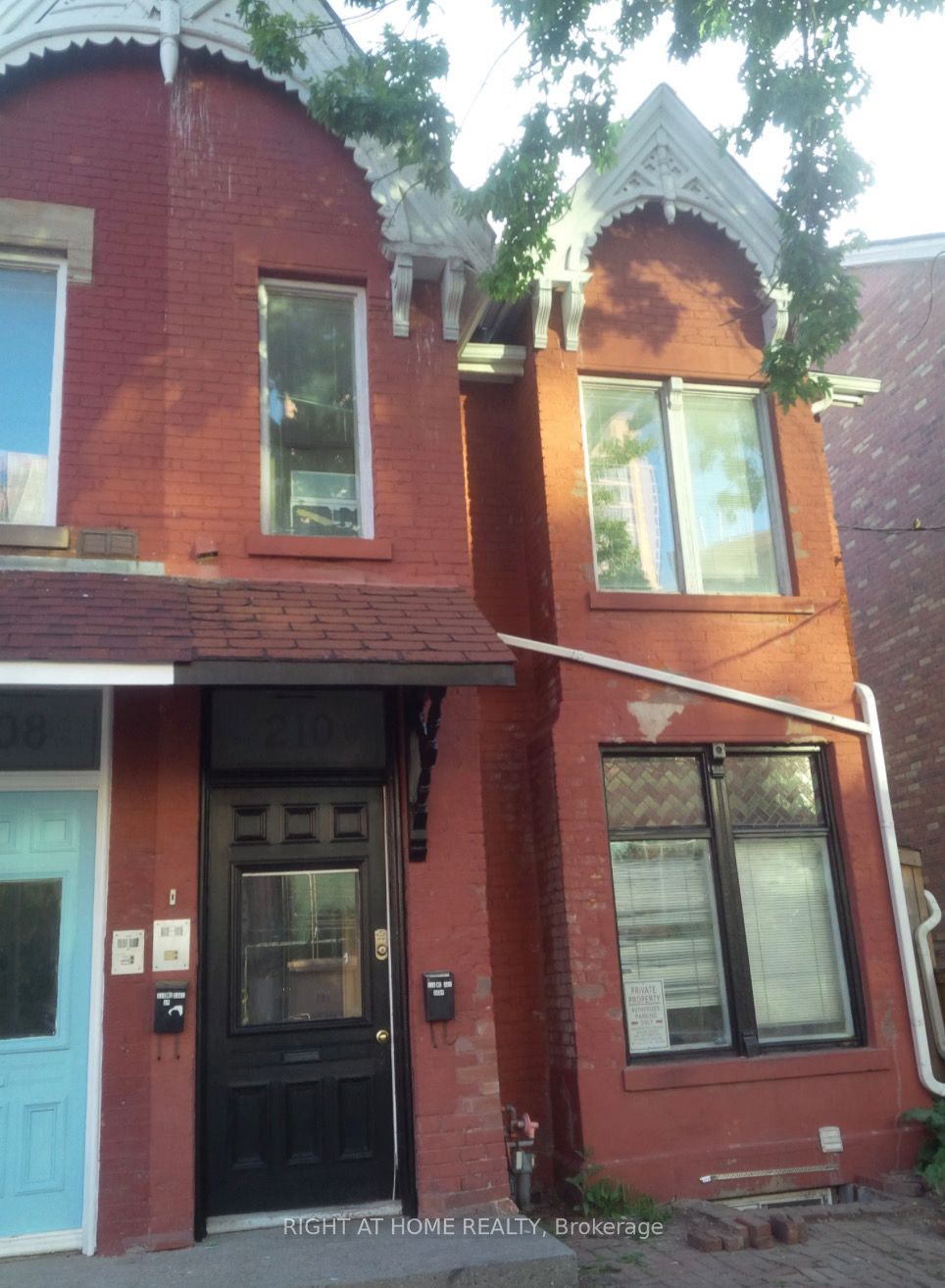 210 Mccaul Street B Property Photo 1