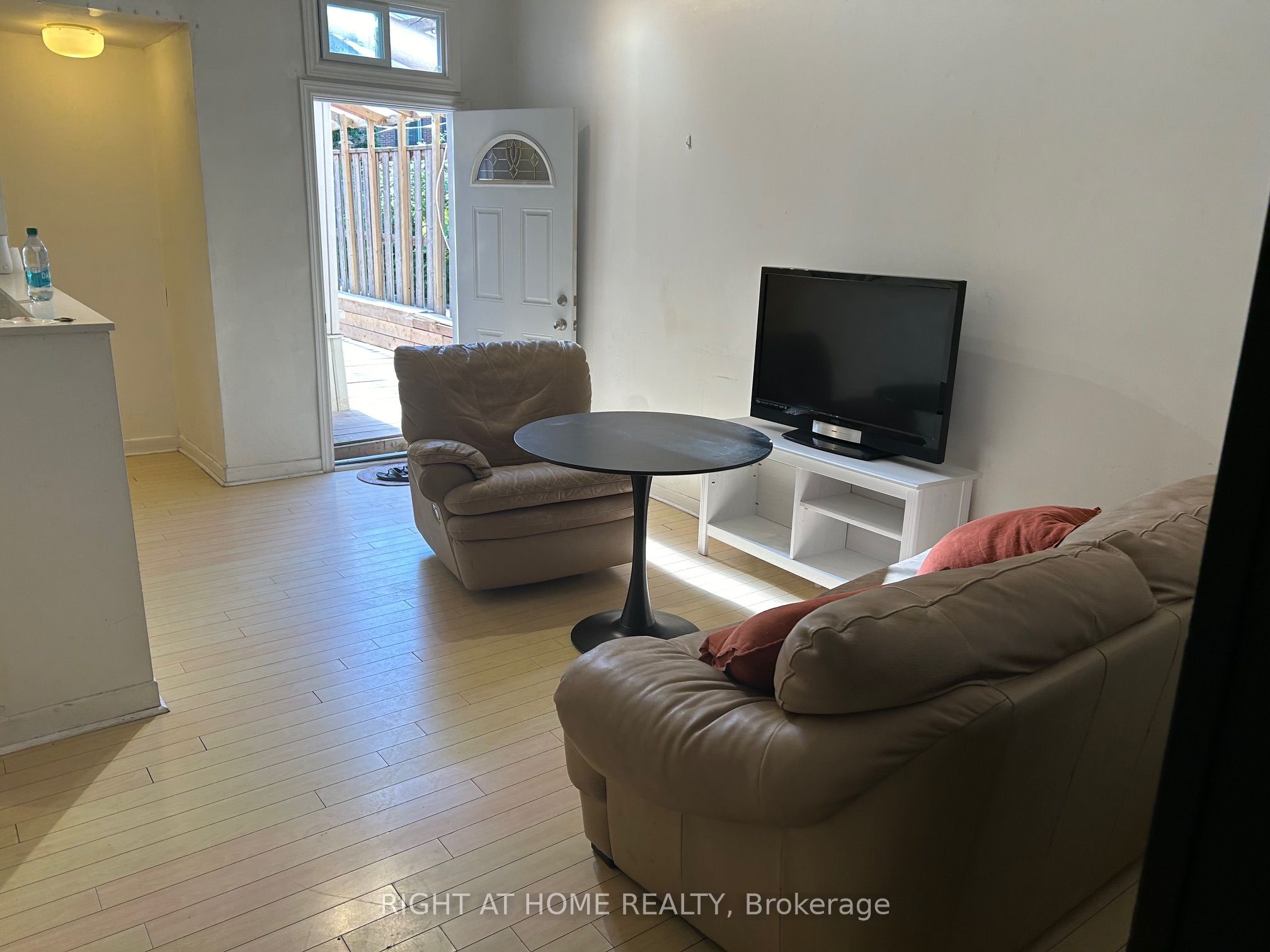 210 Mccaul Street B Property Photo 2