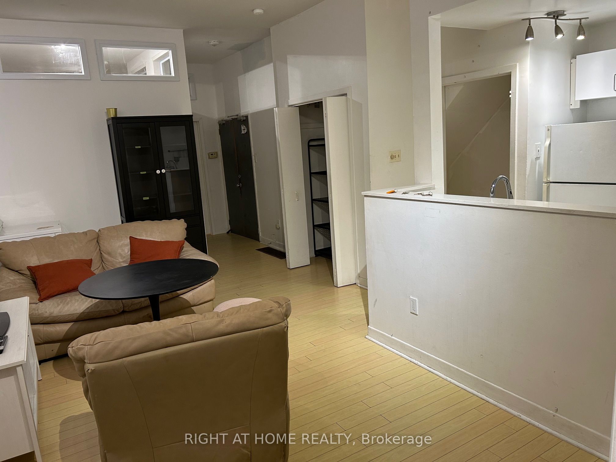 210 Mccaul Street B Property Photo 3