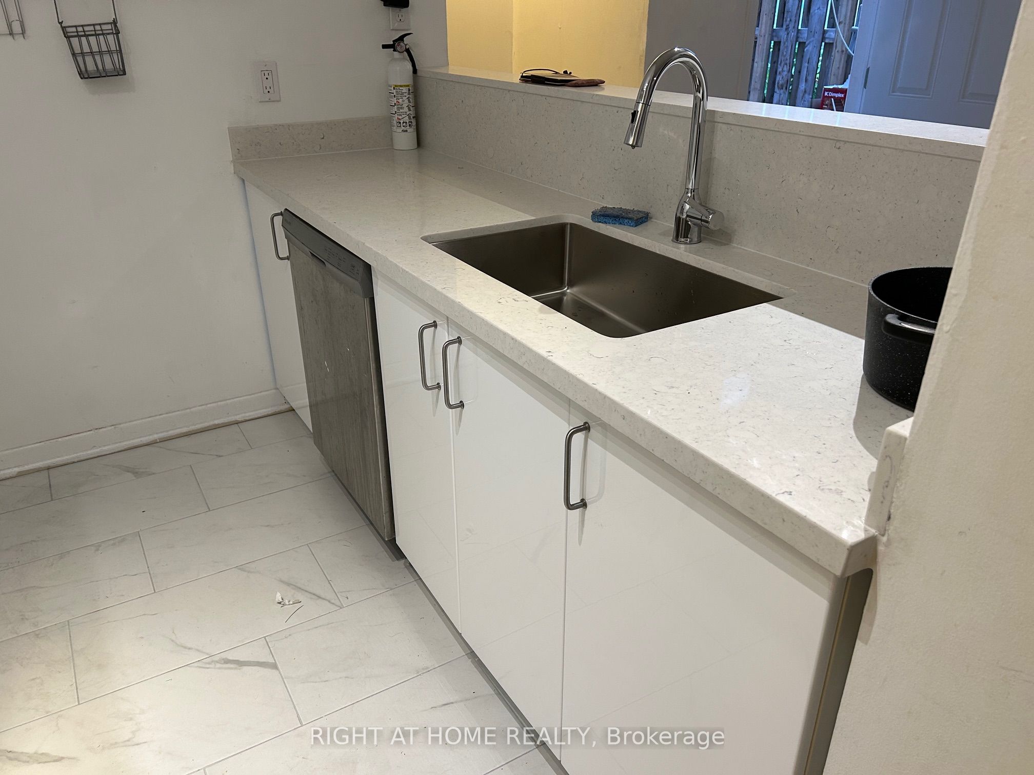 210 Mccaul Street B Property Photo 5