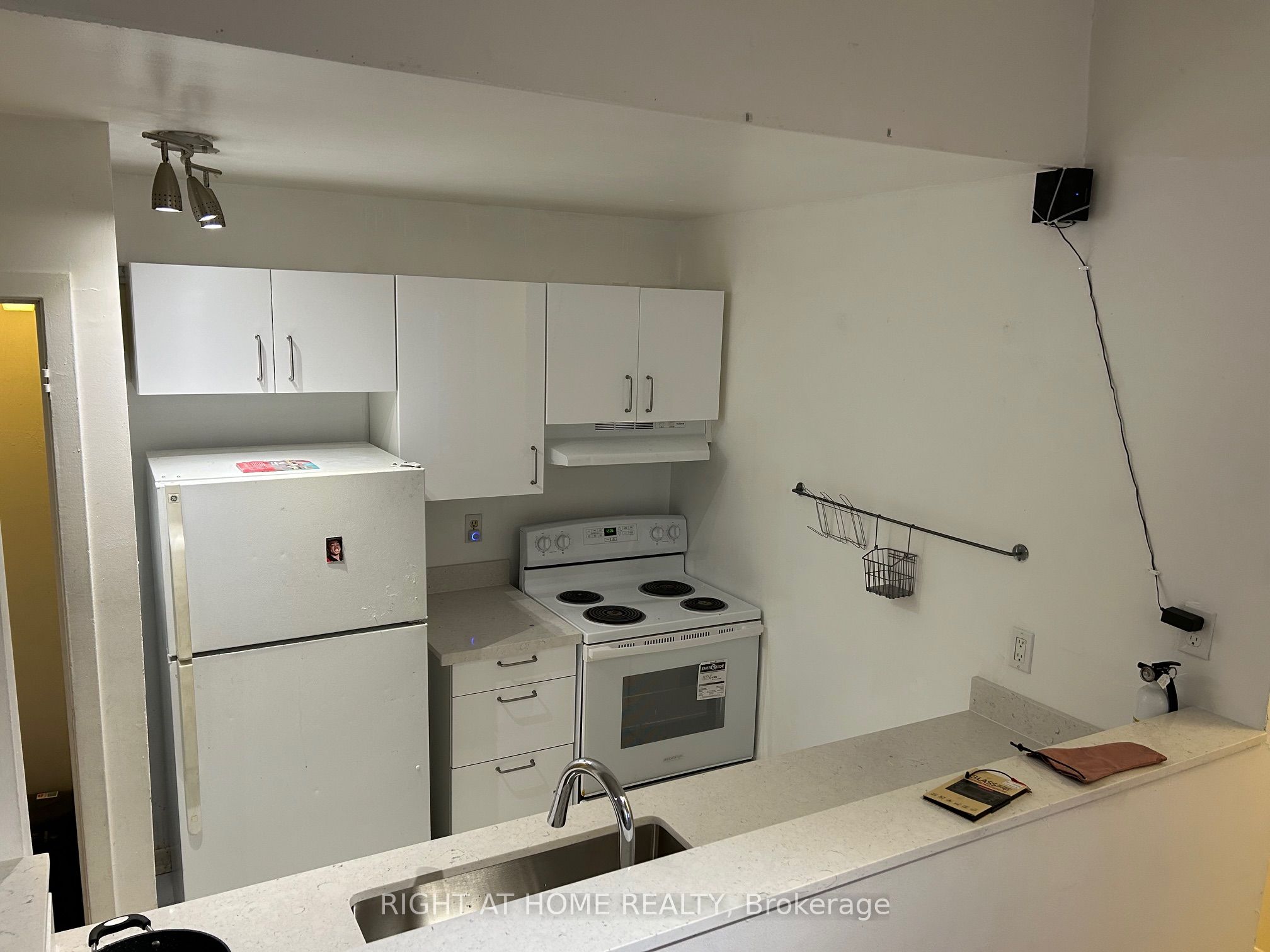 210 Mccaul Street B Property Photo 6