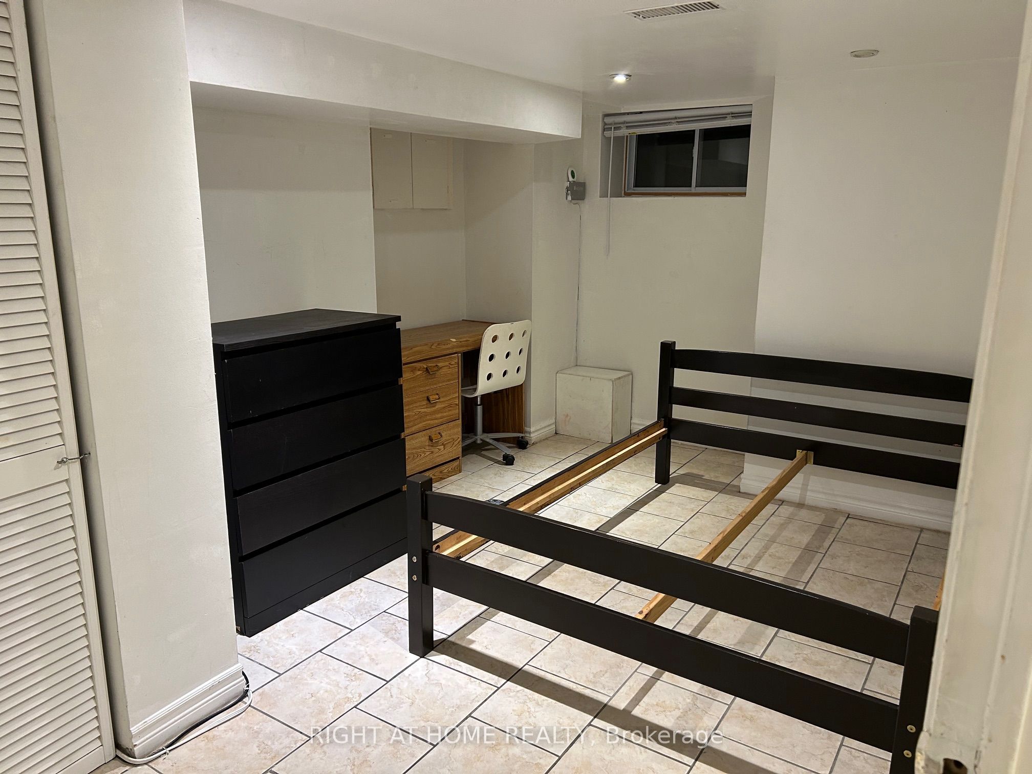 210 Mccaul Street B Property Photo 12
