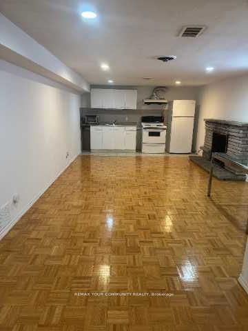 15 Blithfield Avenue S Lower Property Photo 2
