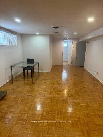 15 Blithfield Avenue S Lower Property Photo 3