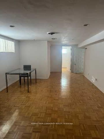 15 Blithfield Avenue S Lower Property Photo 4