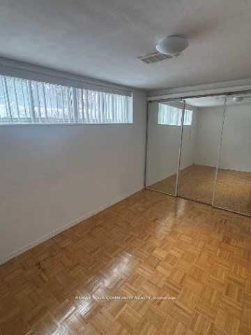 15 Blithfield Avenue S Lower Property Photo 5