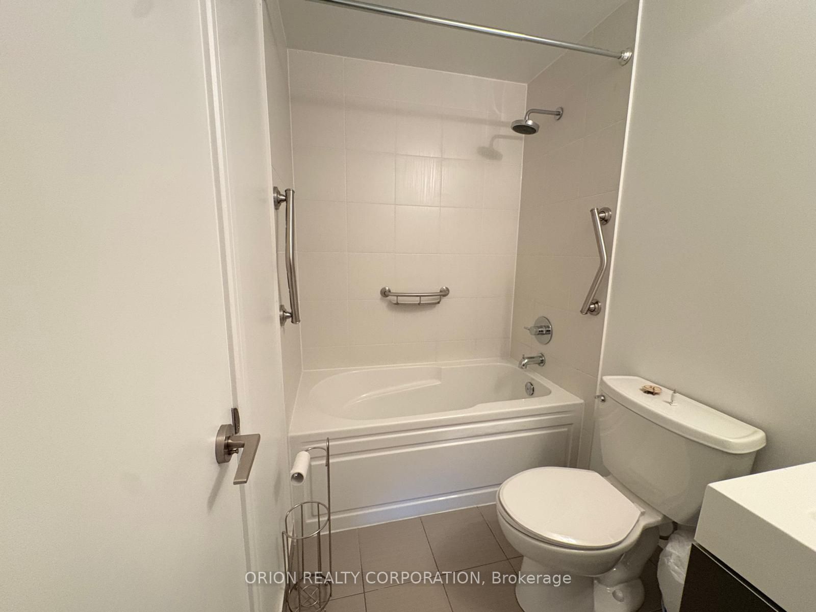 35 Brian Peck Crescent 1105 Property Photo 15