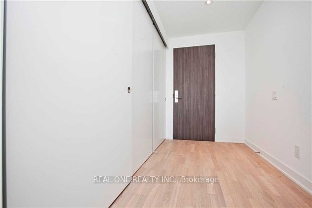 185 Roehampton Avenue 2006 Property Photo 3