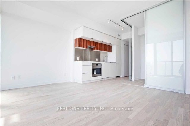 185 Roehampton Avenue 2006 Property Photo 5