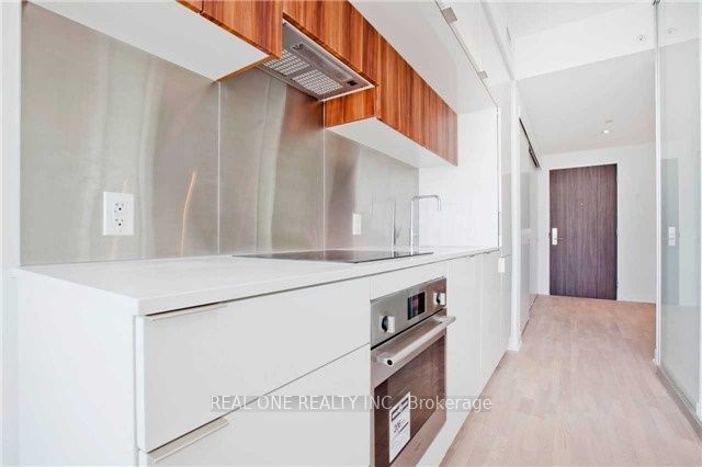 185 Roehampton Avenue 2006 Property Photo 6