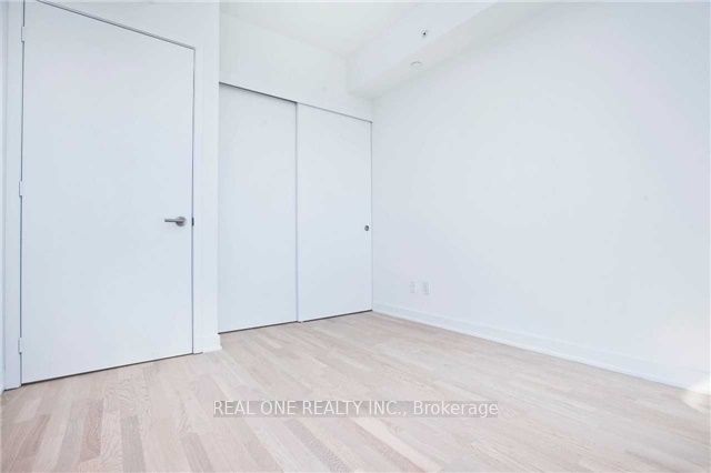 185 Roehampton Avenue 2006 Property Photo 12
