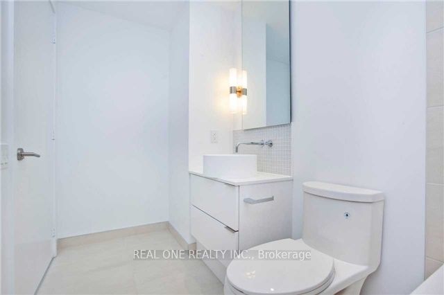 185 Roehampton Avenue 2006 Property Photo 15