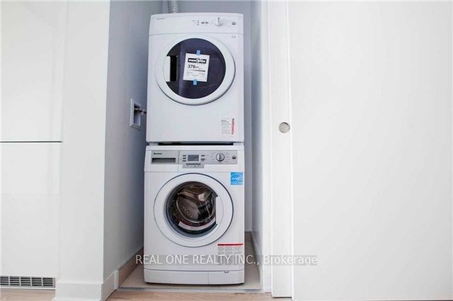 185 Roehampton Avenue 2006 Property Photo 16
