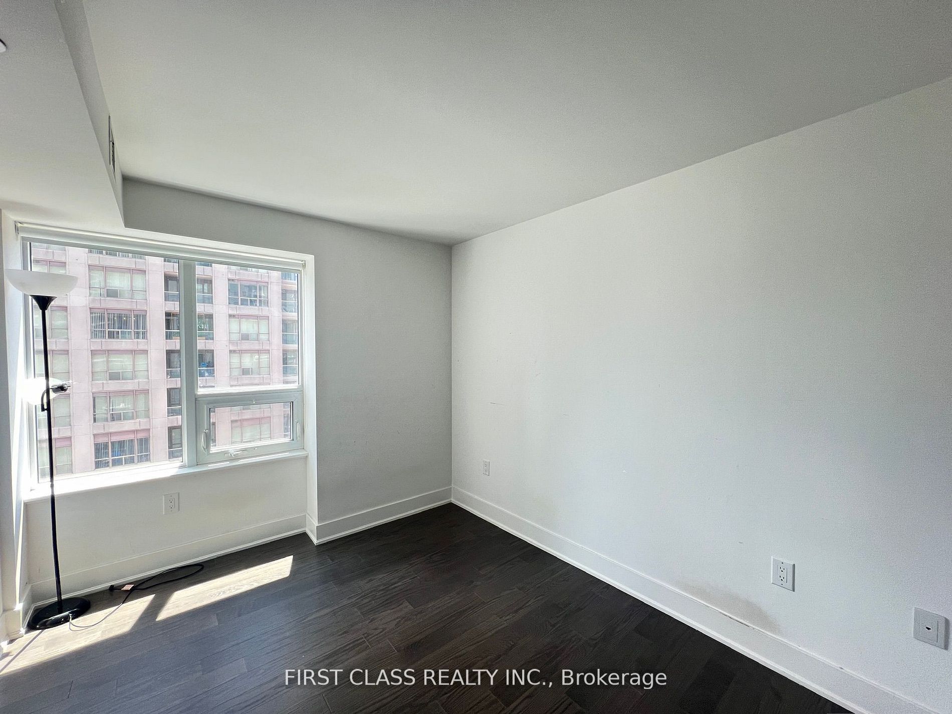 955 Bay Street 1605 Property Photo 4