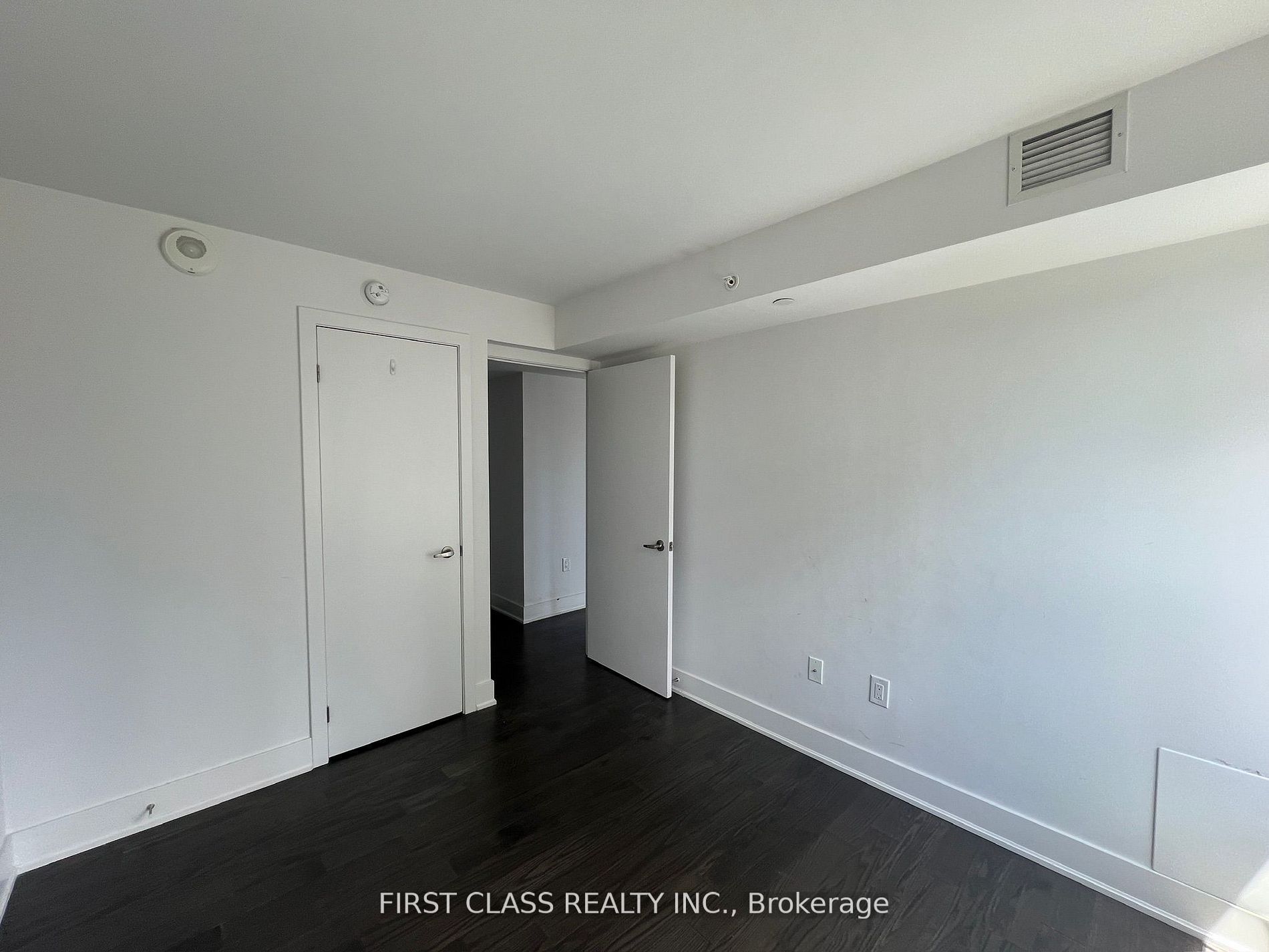 955 Bay Street 1605 Property Photo 5