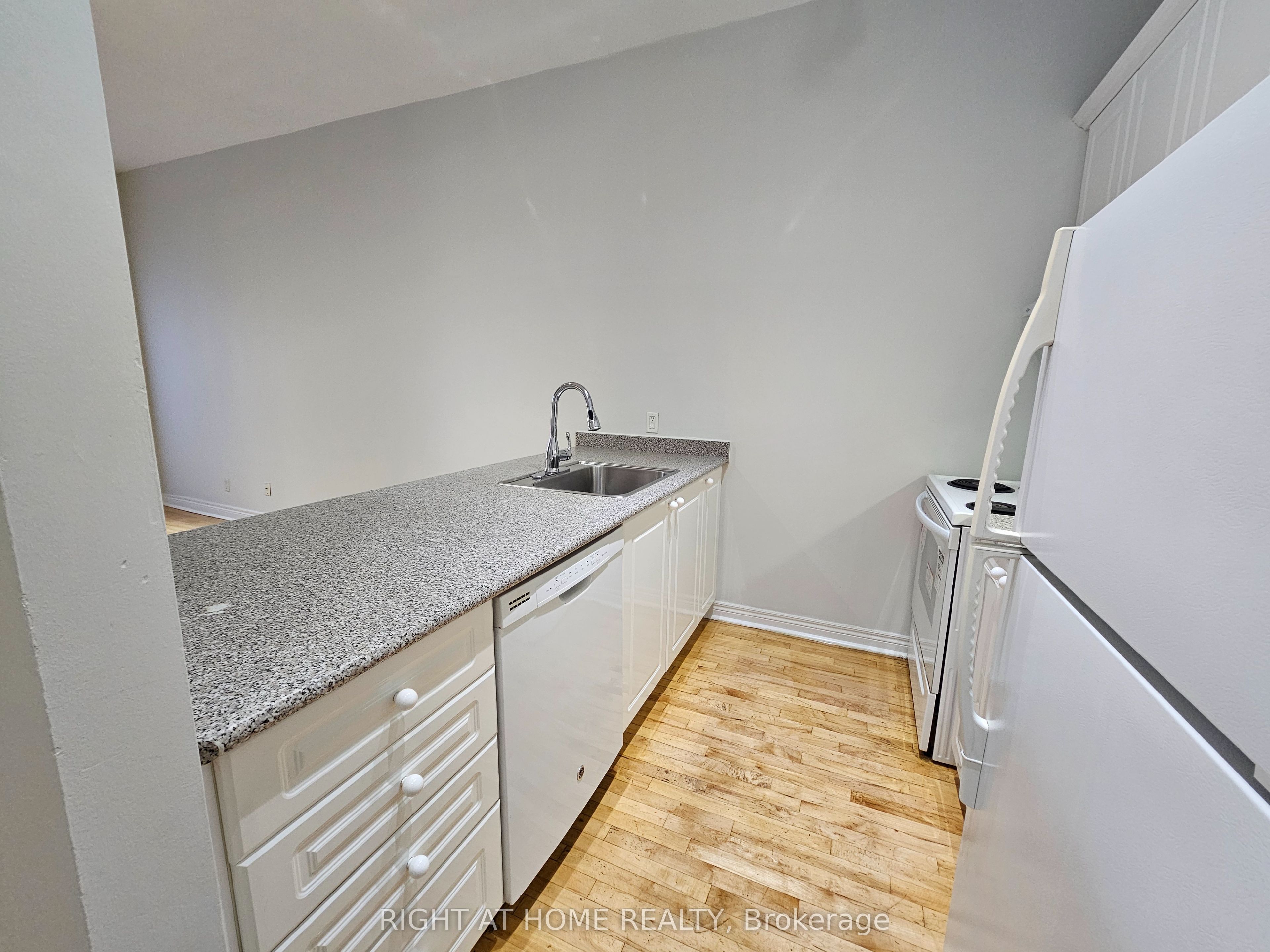 524 Yonge Street 207 Property Photo 1