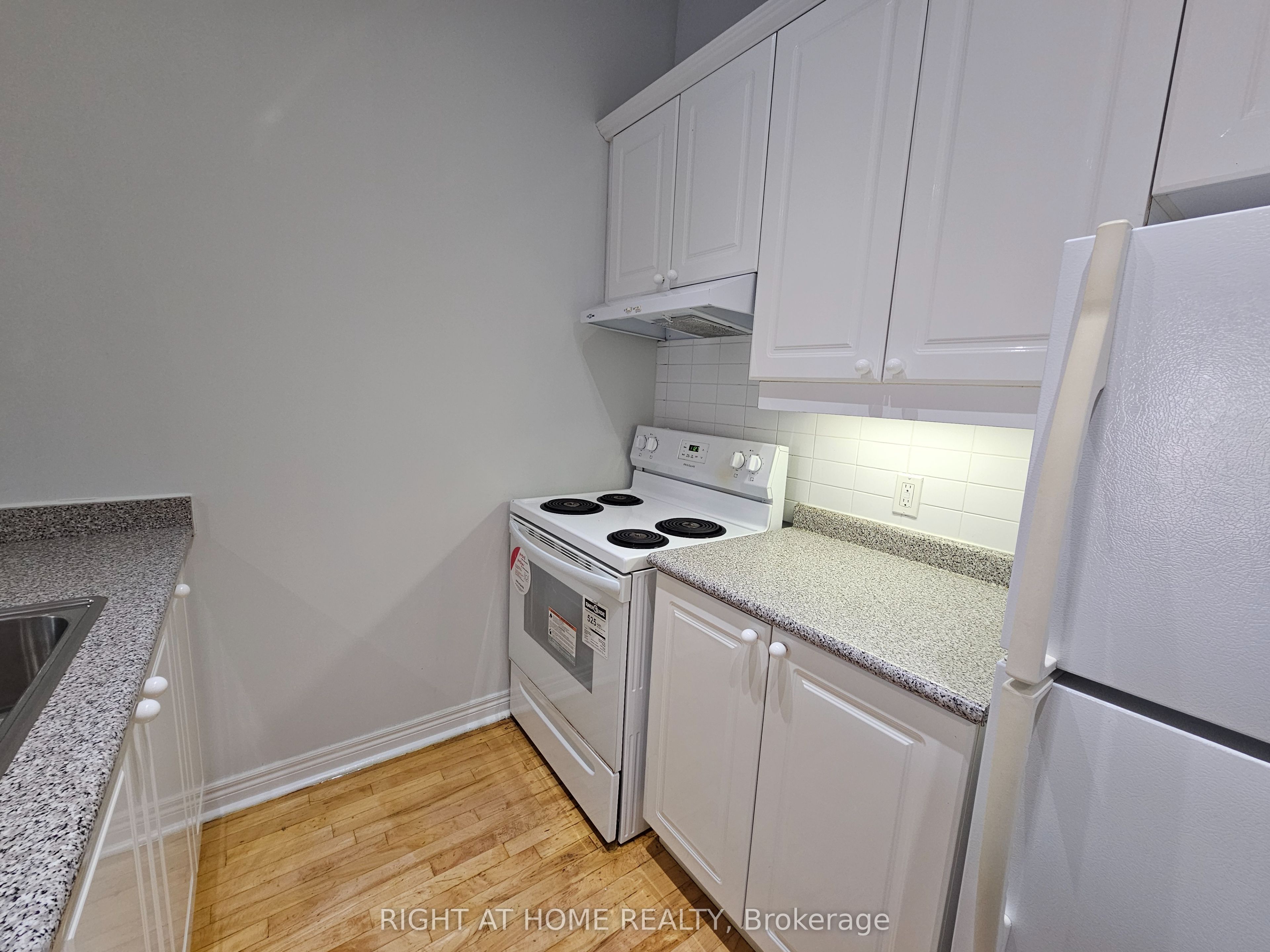 524 Yonge Street 207 Property Photo 2