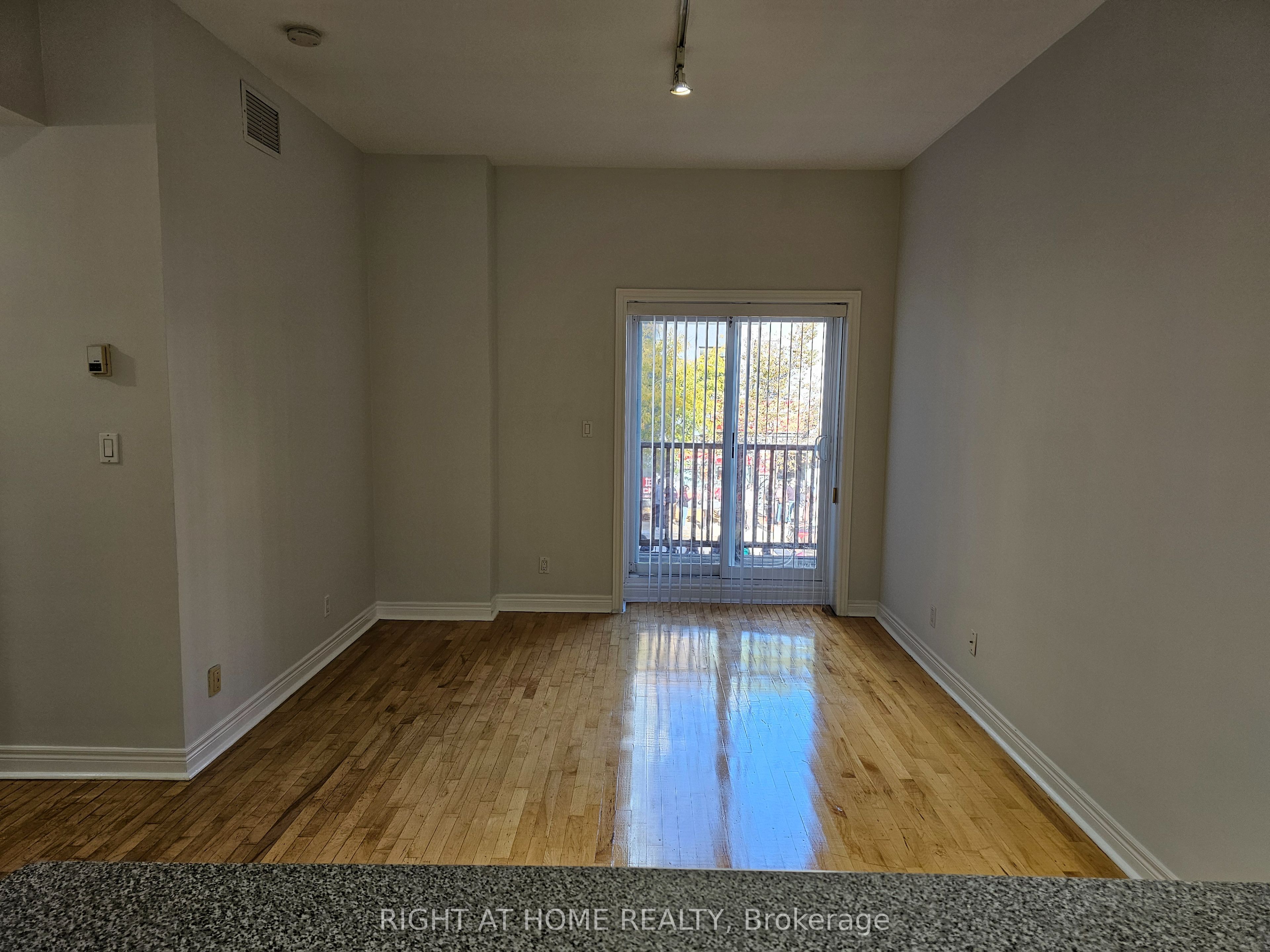 524 Yonge Street 207 Property Photo 9