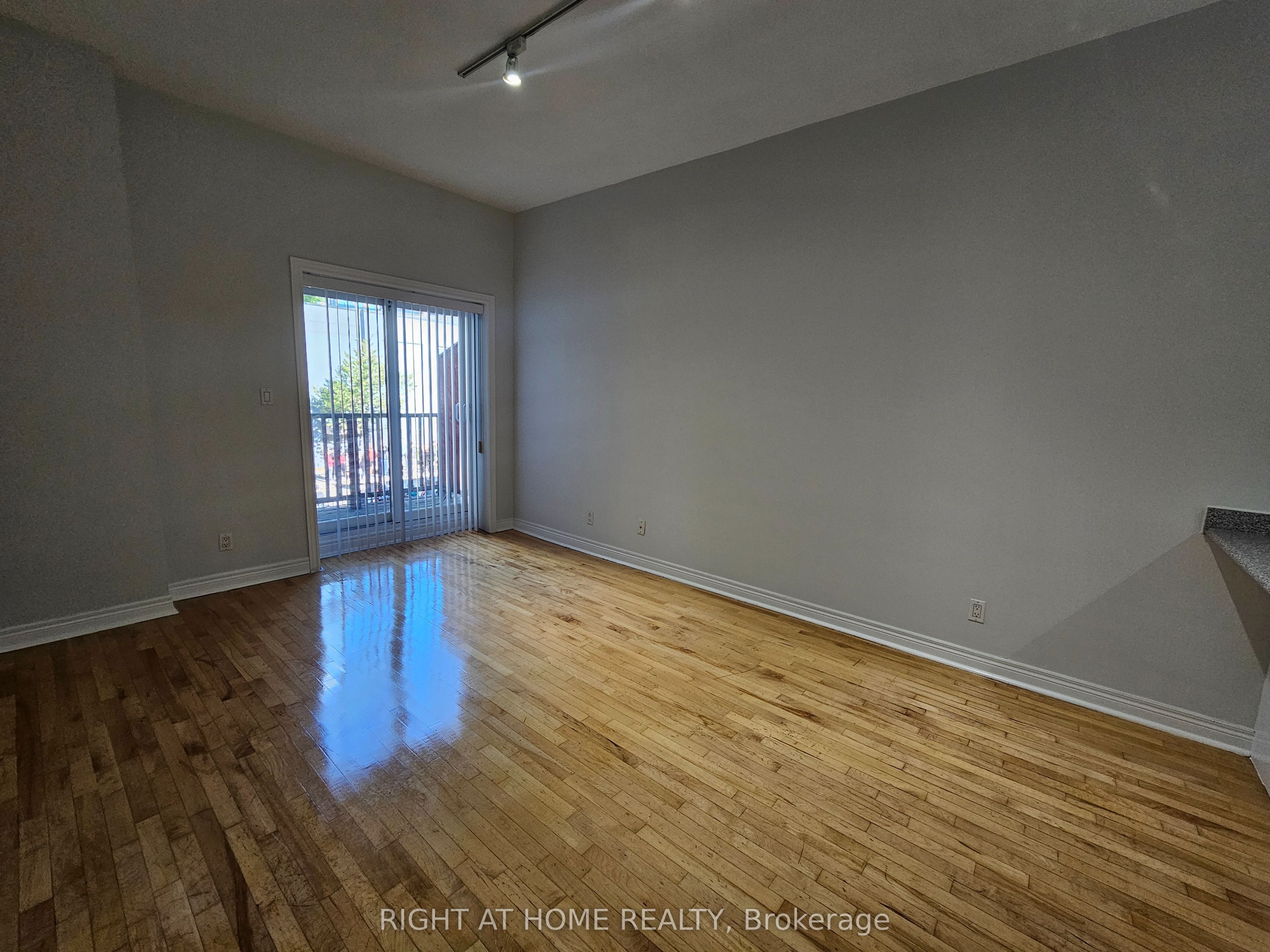 524 Yonge Street 207 Property Photo 10