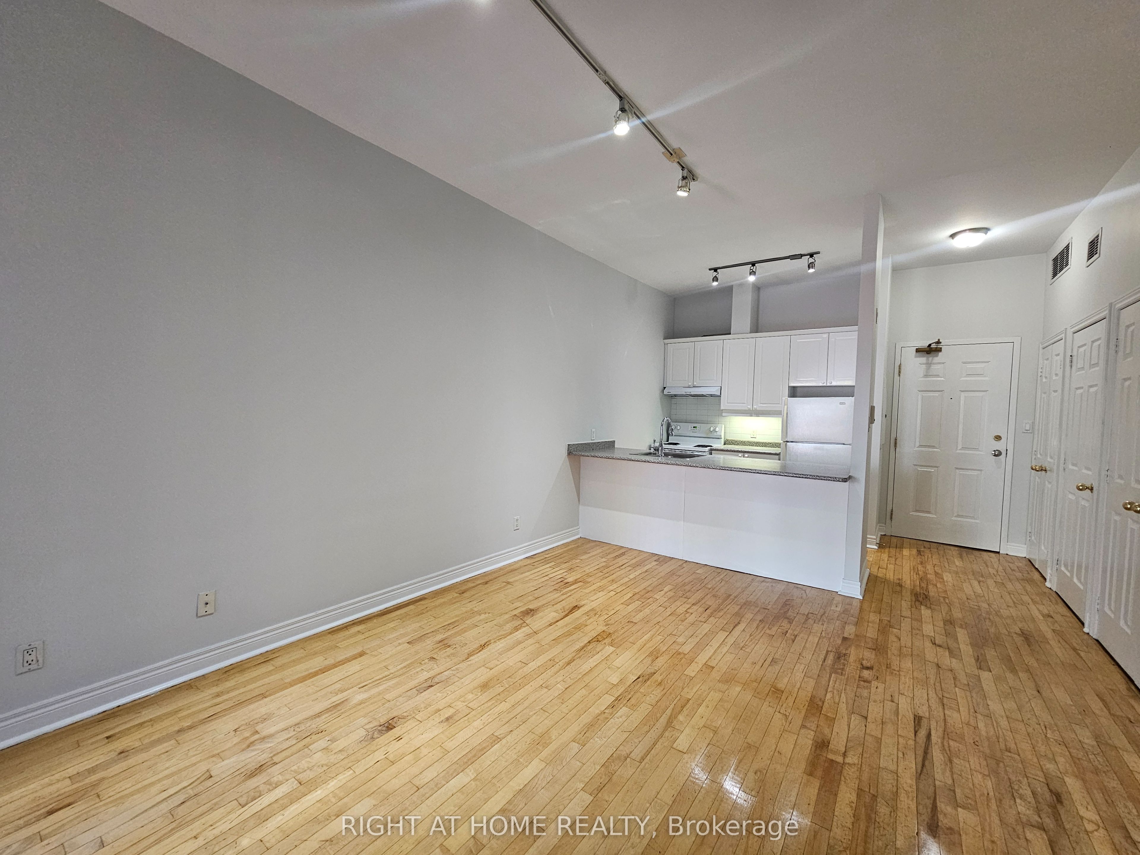 524 Yonge Street 207 Property Photo 11