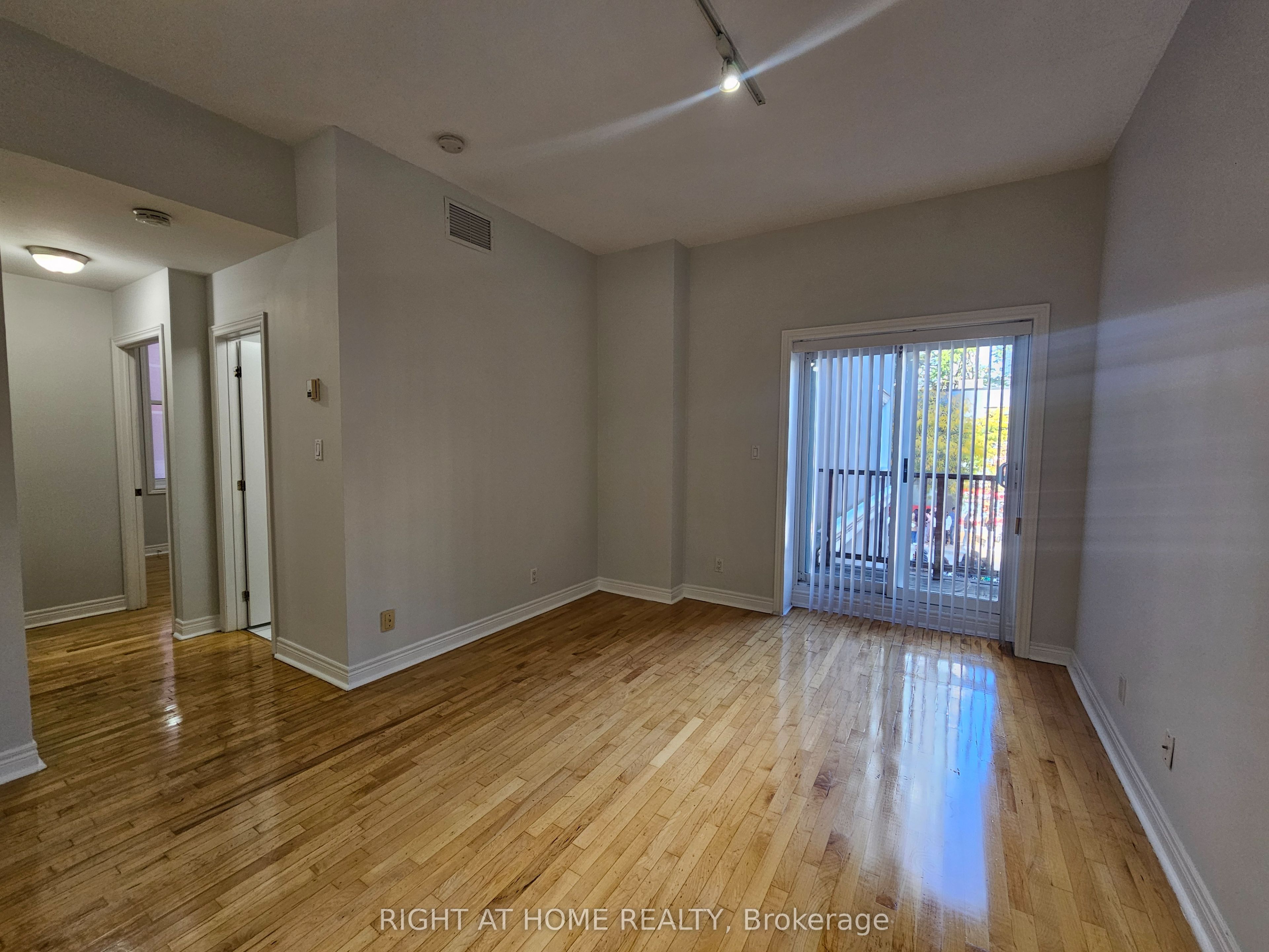 524 Yonge Street 207 Property Photo 15