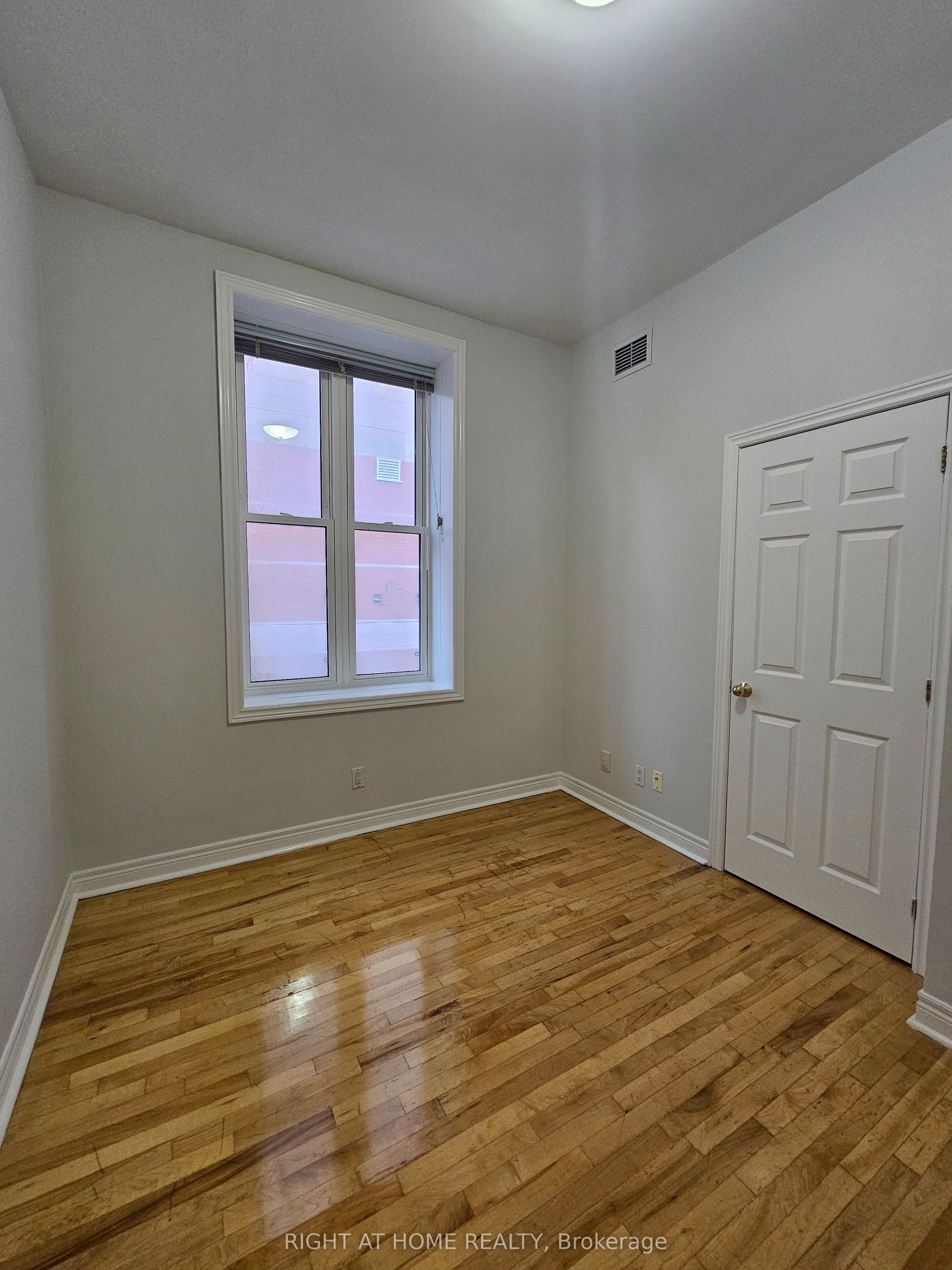 524 Yonge Street 207 Property Photo 18