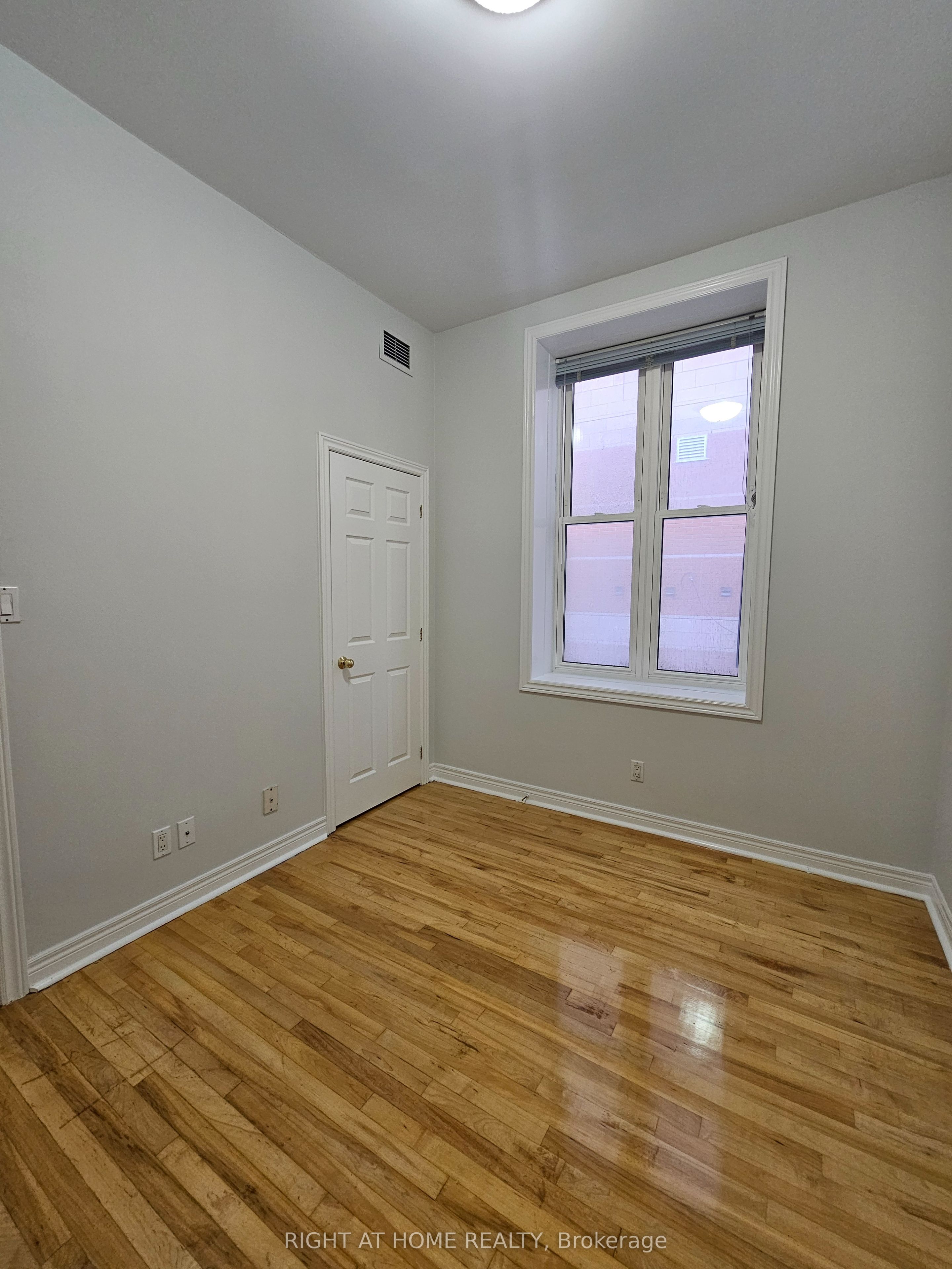 524 Yonge Street 207 Property Photo 21