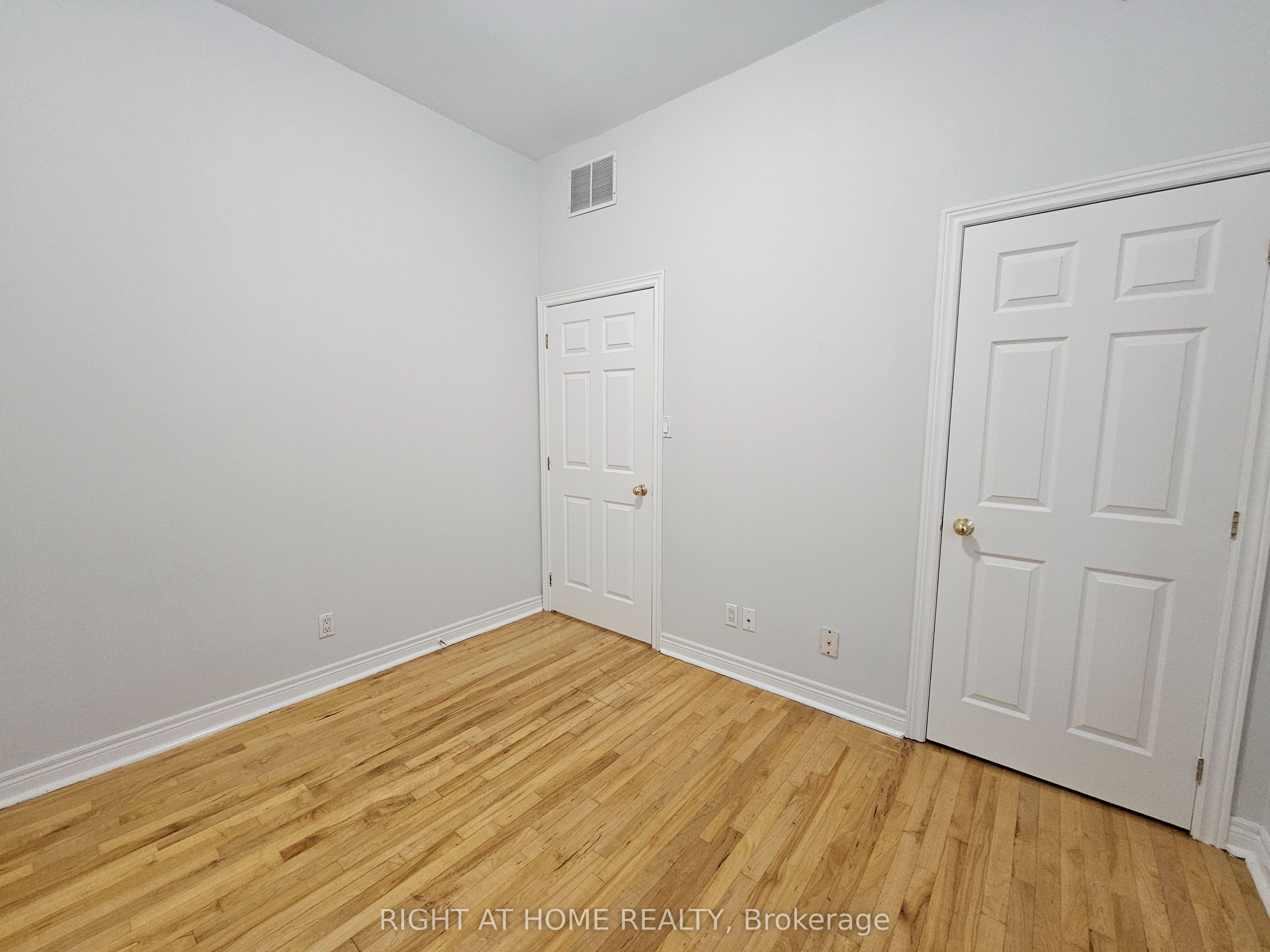 524 Yonge Street 207 Property Photo 22