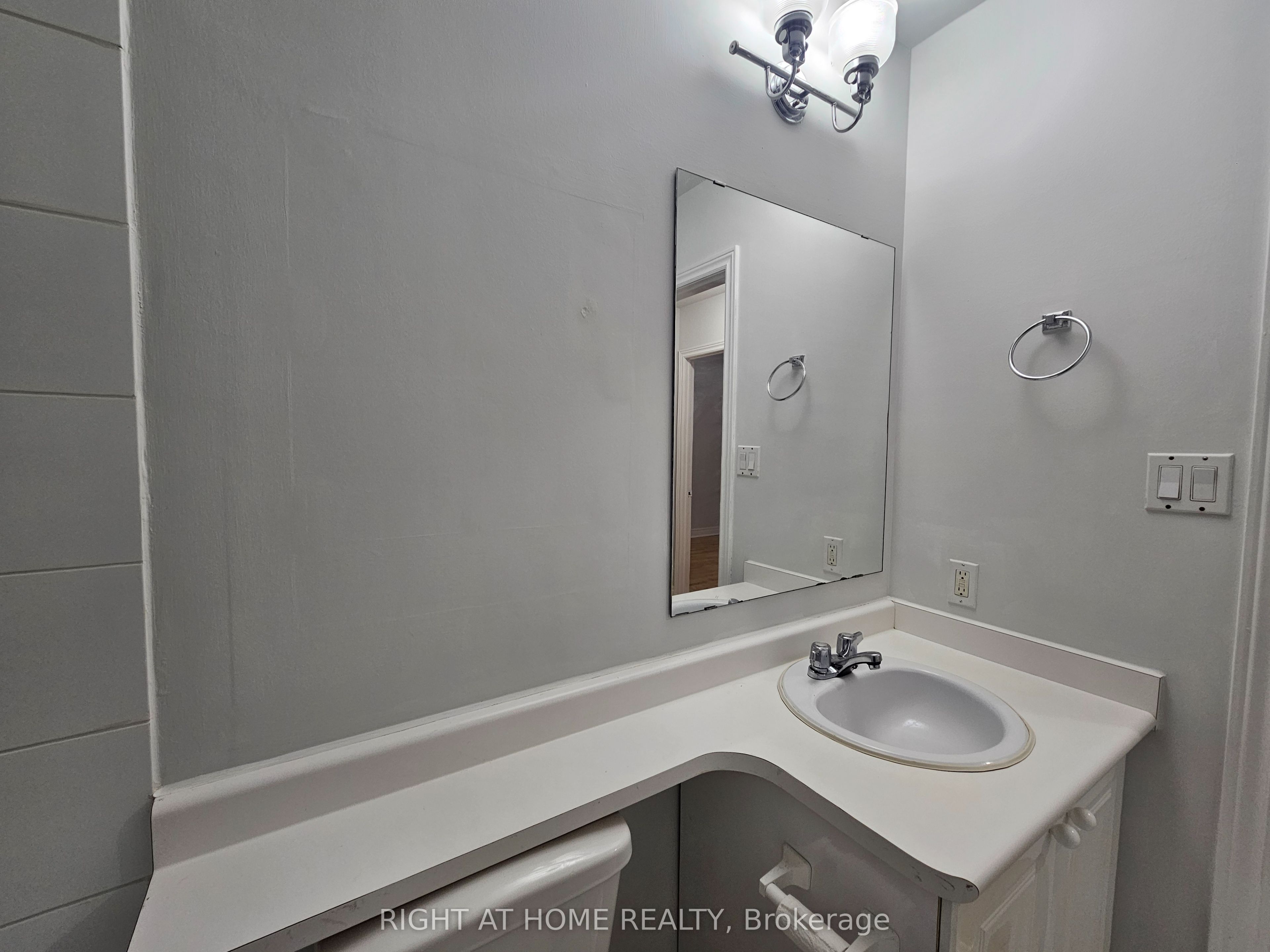 524 Yonge Street 207 Property Photo 24