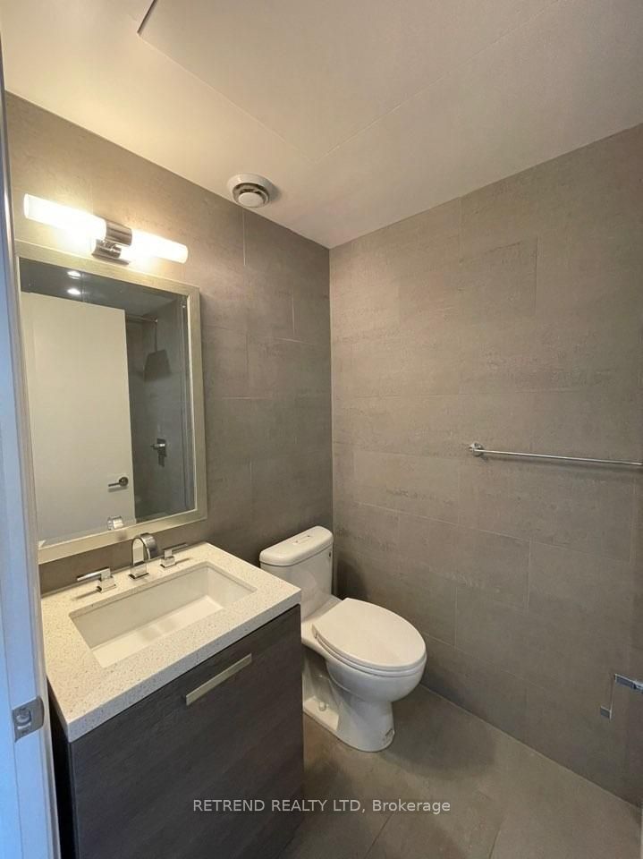 224 King Street W 2005 Property Photo 4