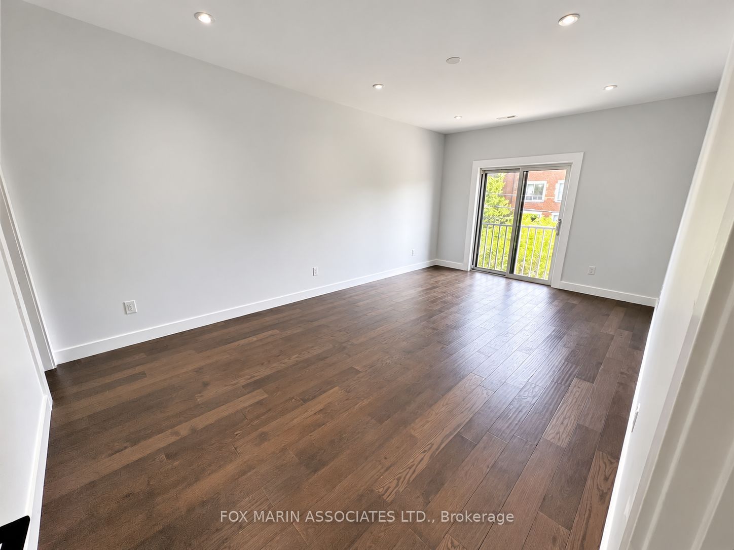 220 Vaughan Road S 2nd Fl Property Photo 8