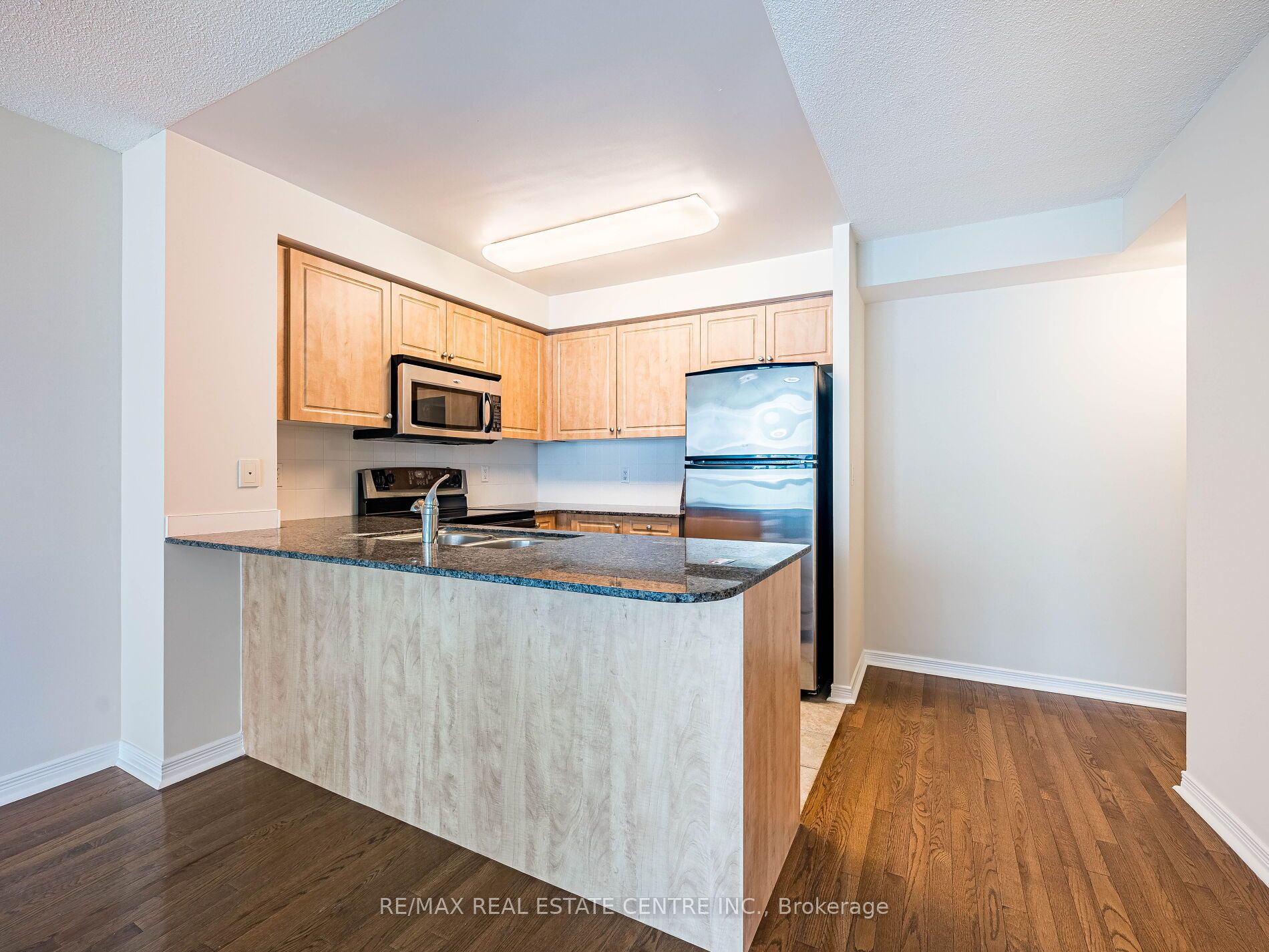 509 Beecroft Road 1817 Property Photo 9