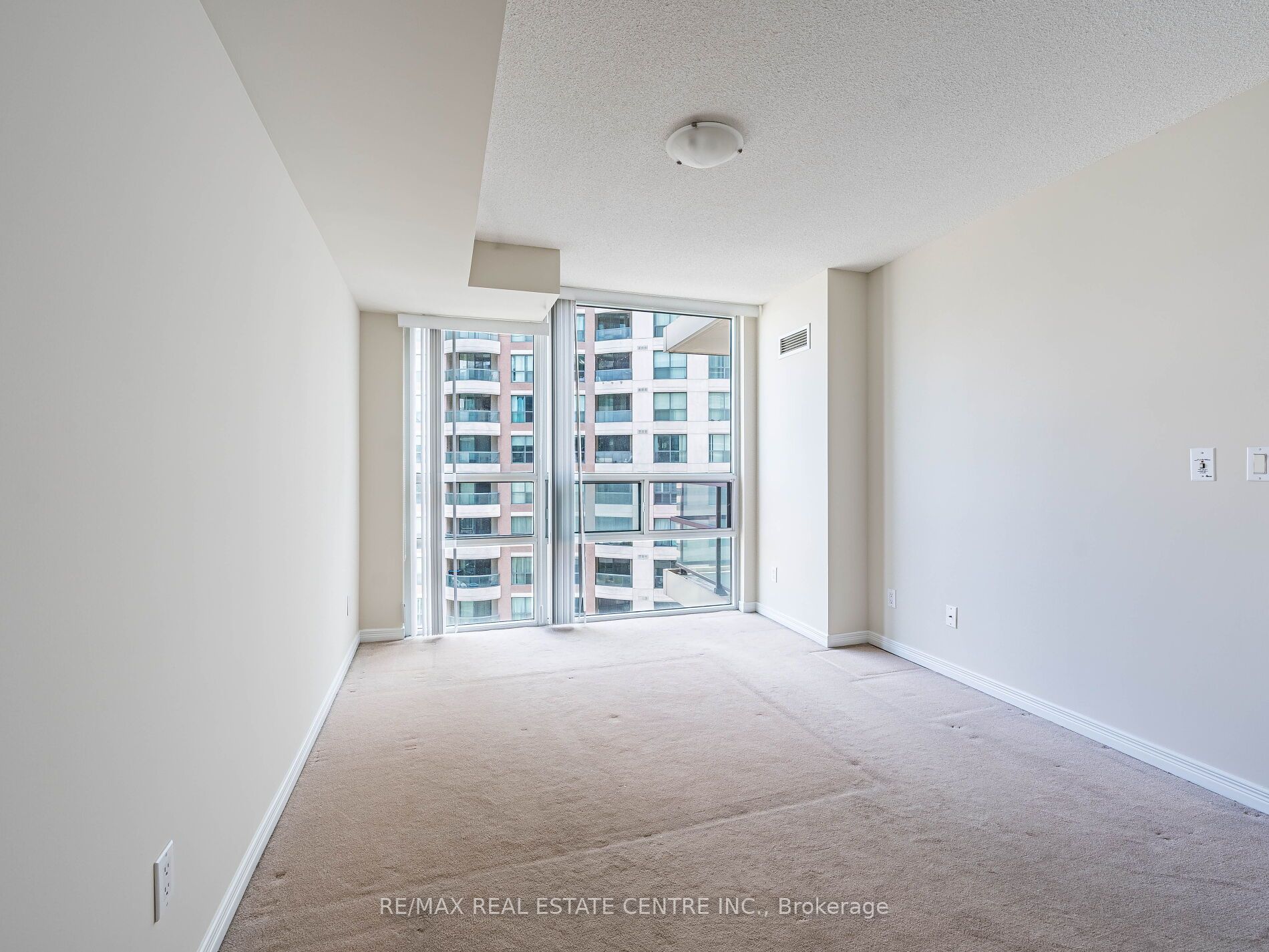 509 Beecroft Road 1817 Property Photo 21