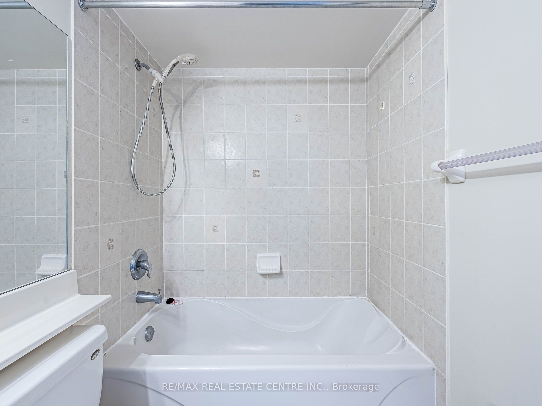 509 Beecroft Road 1817 Property Photo 24