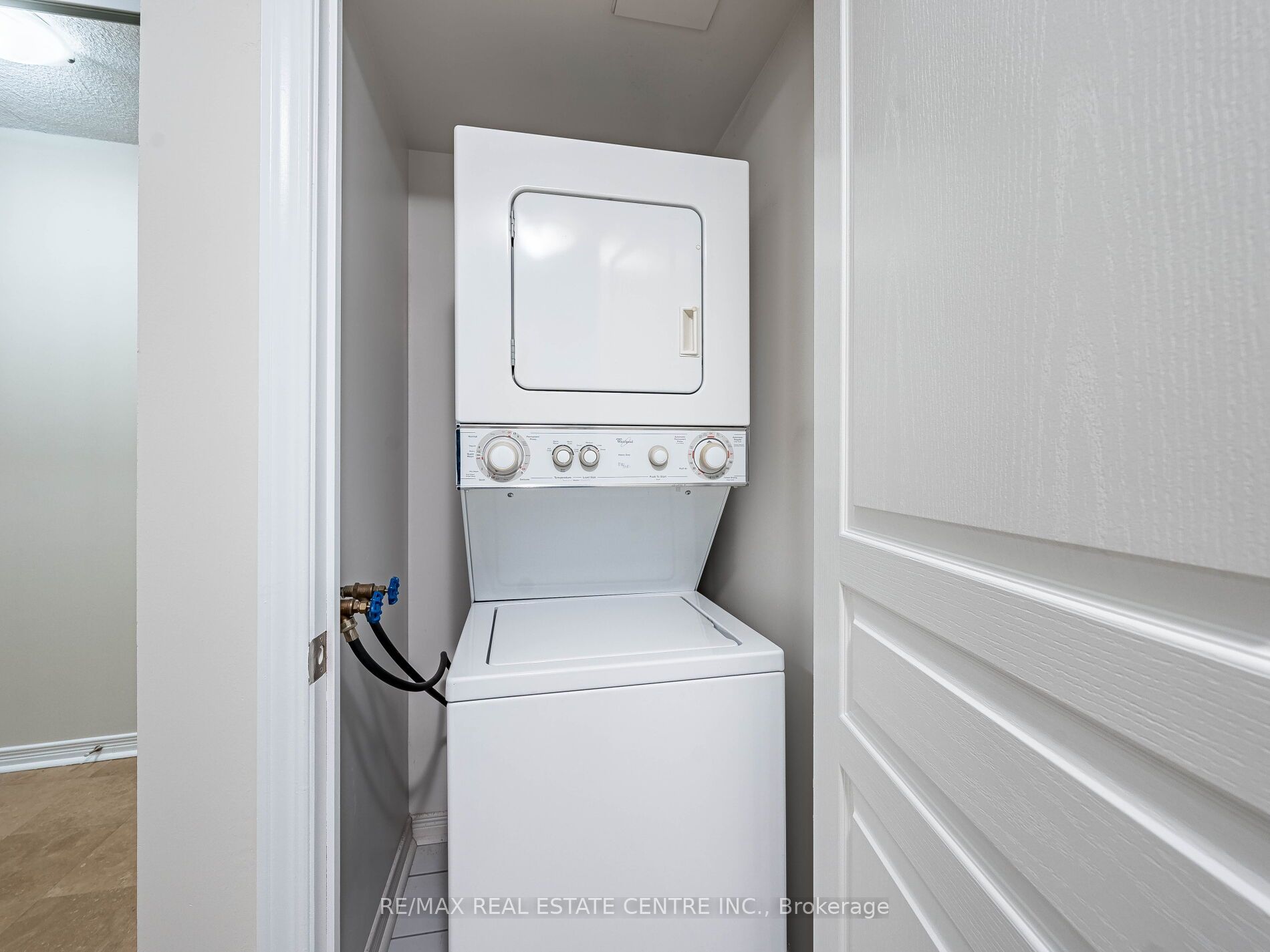 509 Beecroft Road 1817 Property Photo 25