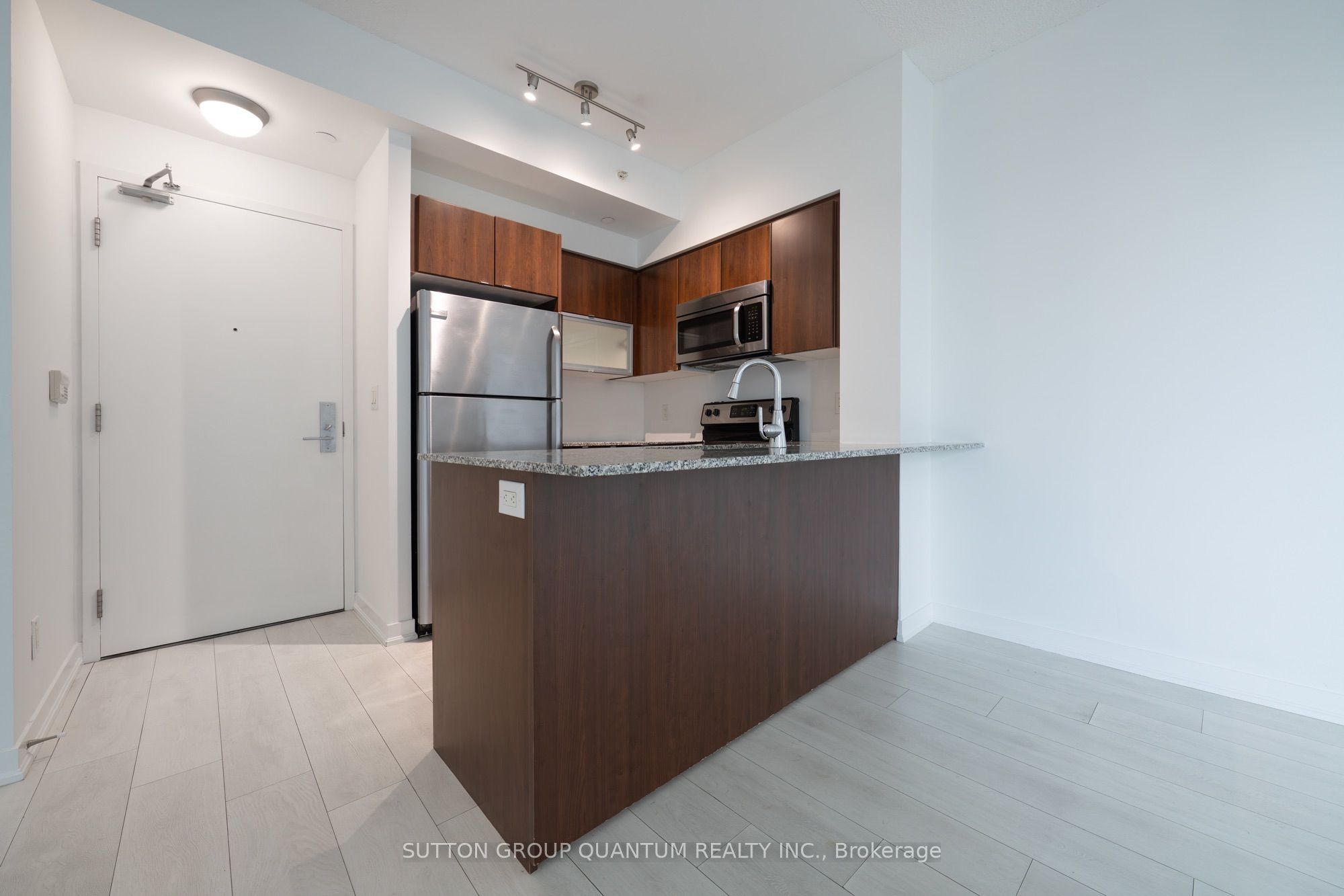 150 East Liberty Street 1012 Property Photo 2