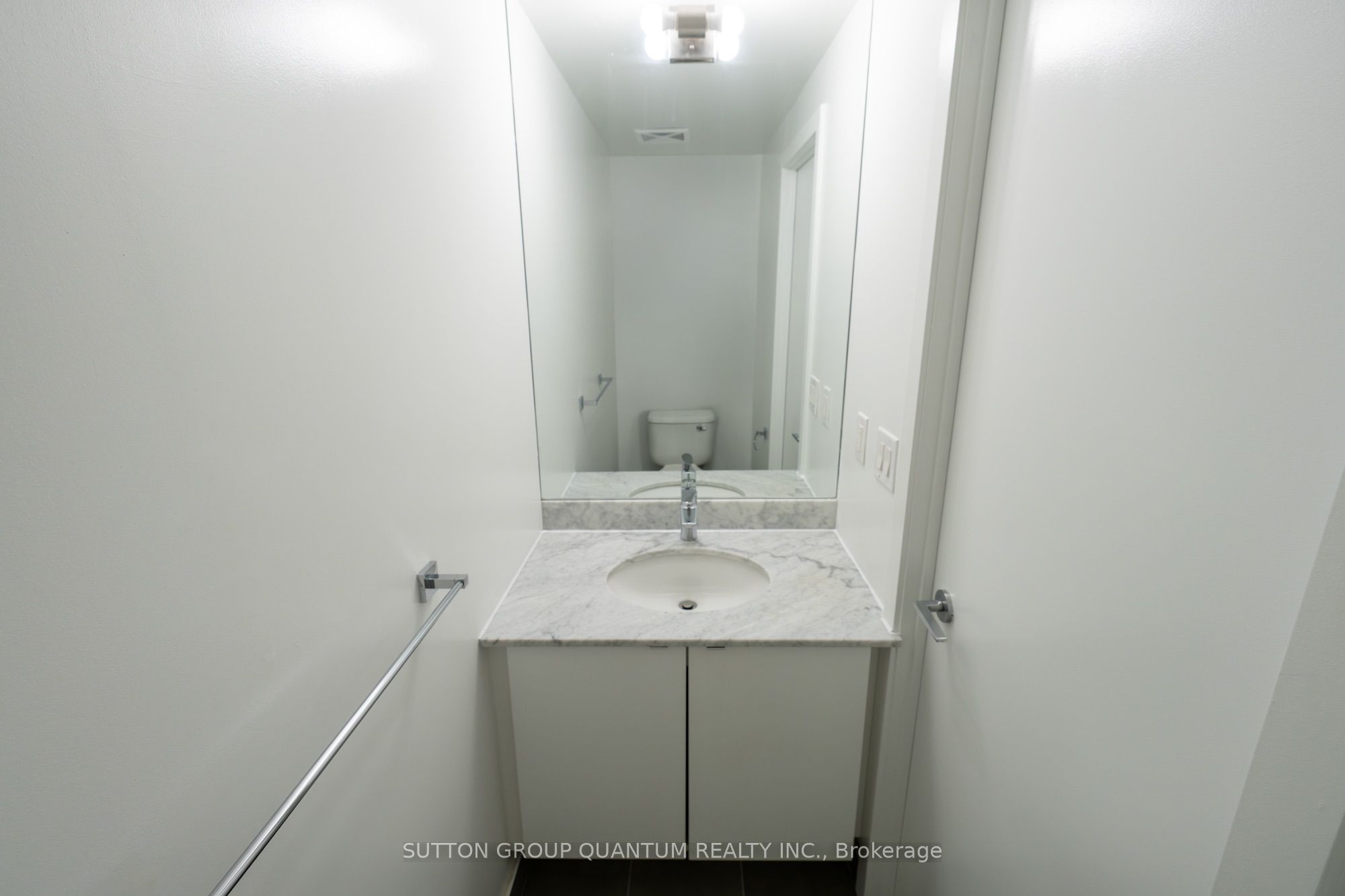 150 East Liberty Street 1012 Property Photo 6