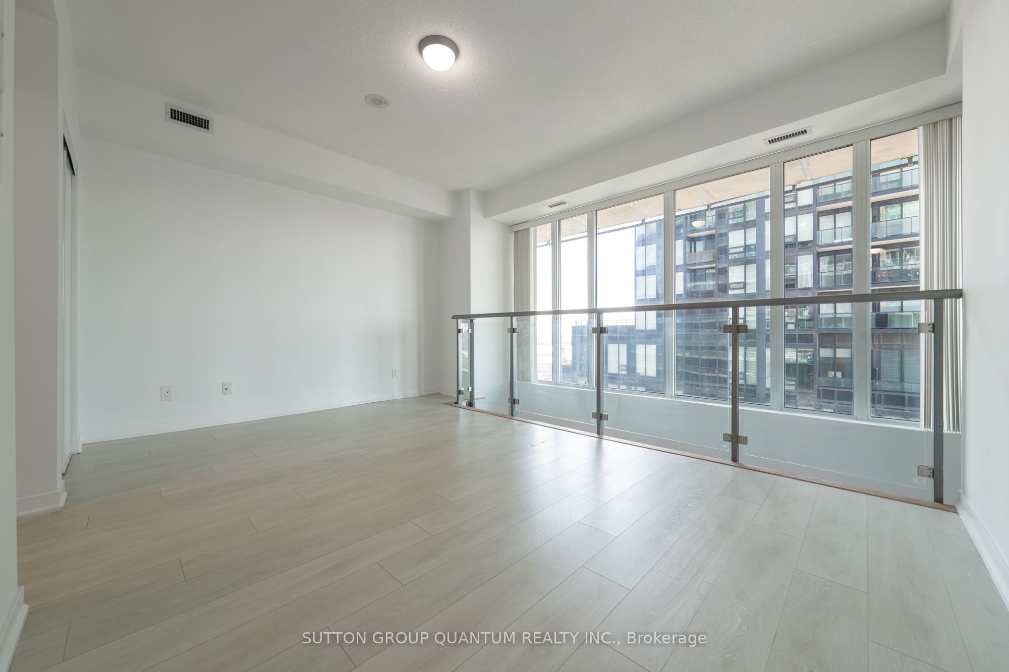 150 East Liberty Street 1012 Property Photo 10
