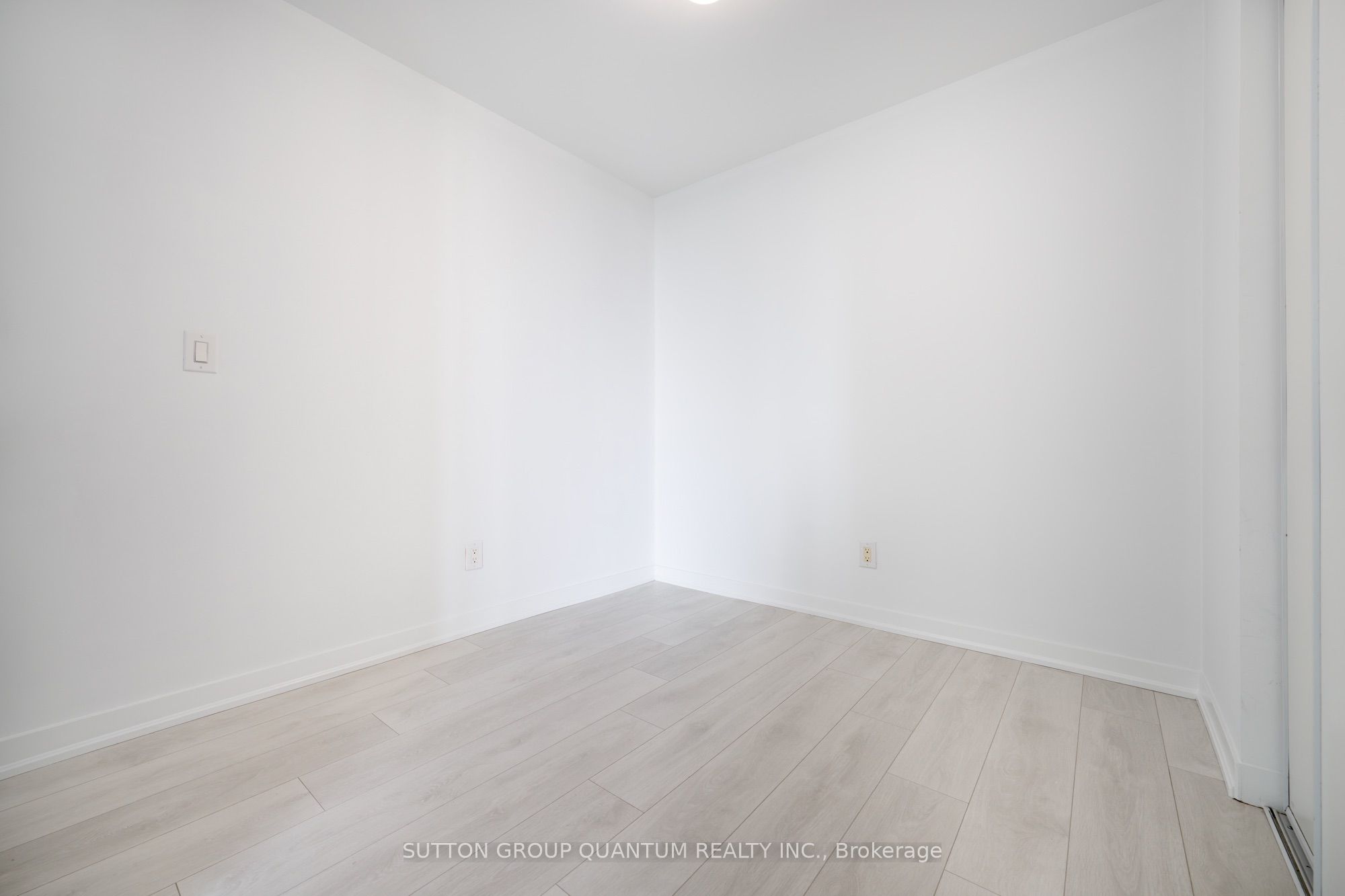 150 East Liberty Street 1012 Property Photo 16