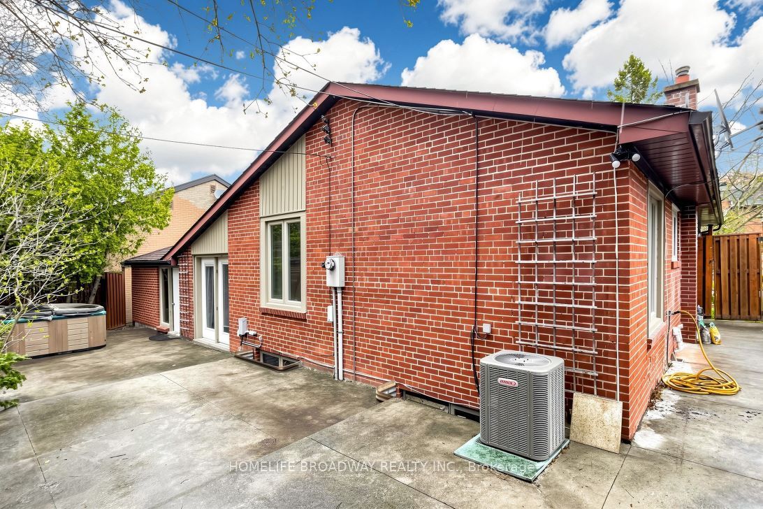 C14116566 Property Photo 33